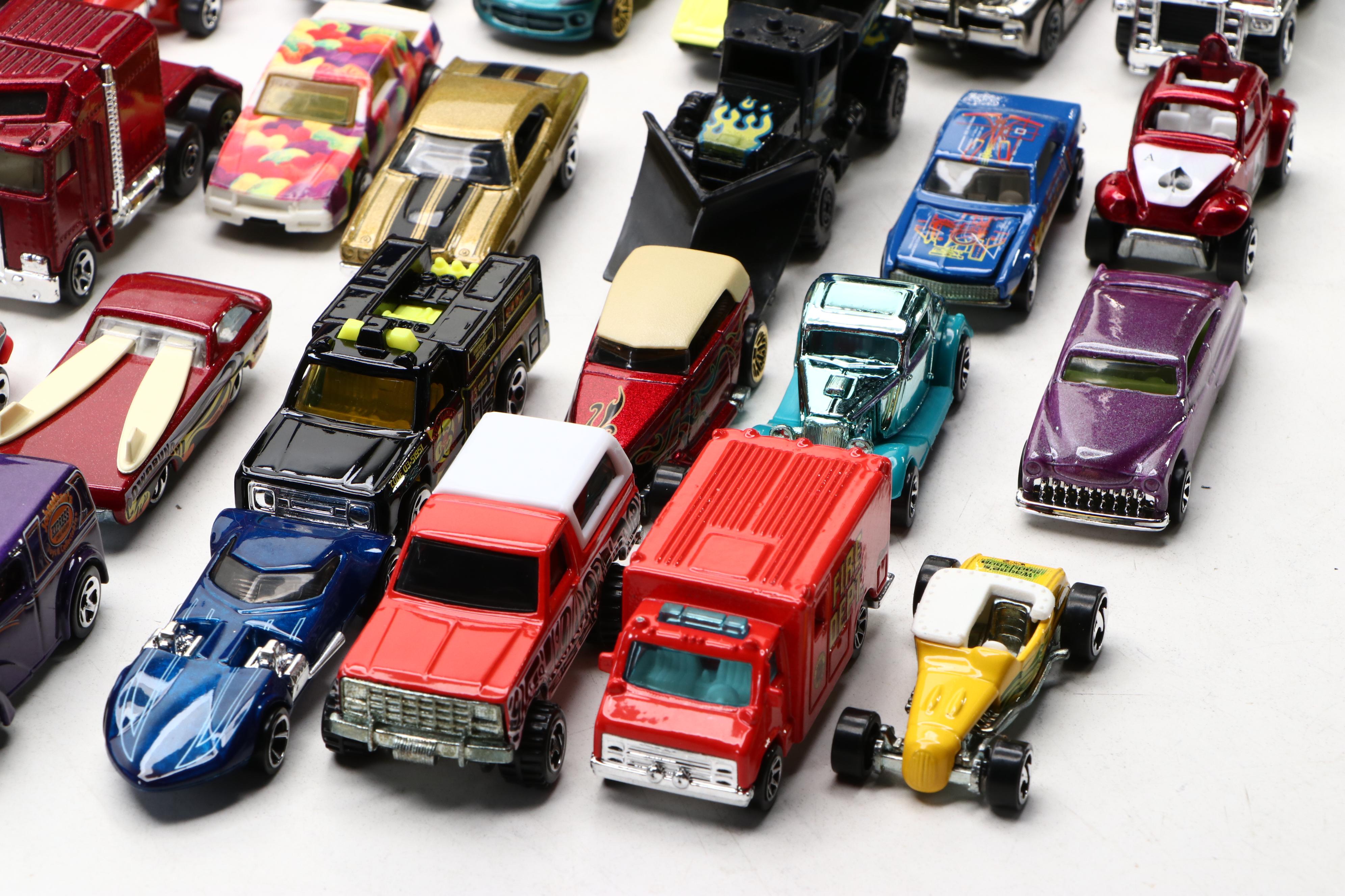 Hot Wheels Plastic and Metal Toy Cars with Carrying Cases