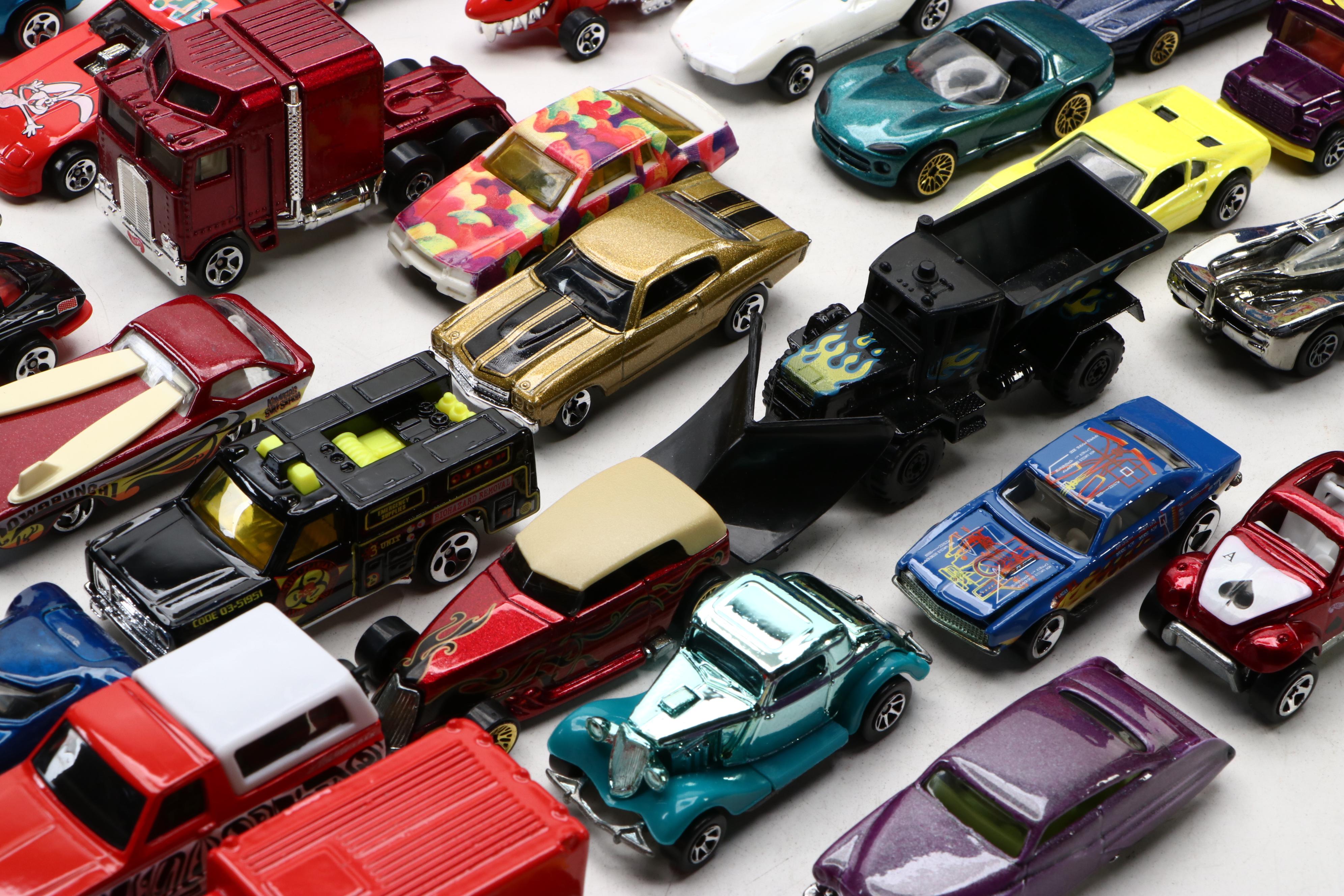 Hot Wheels Plastic and Metal Toy Cars with Carrying Cases