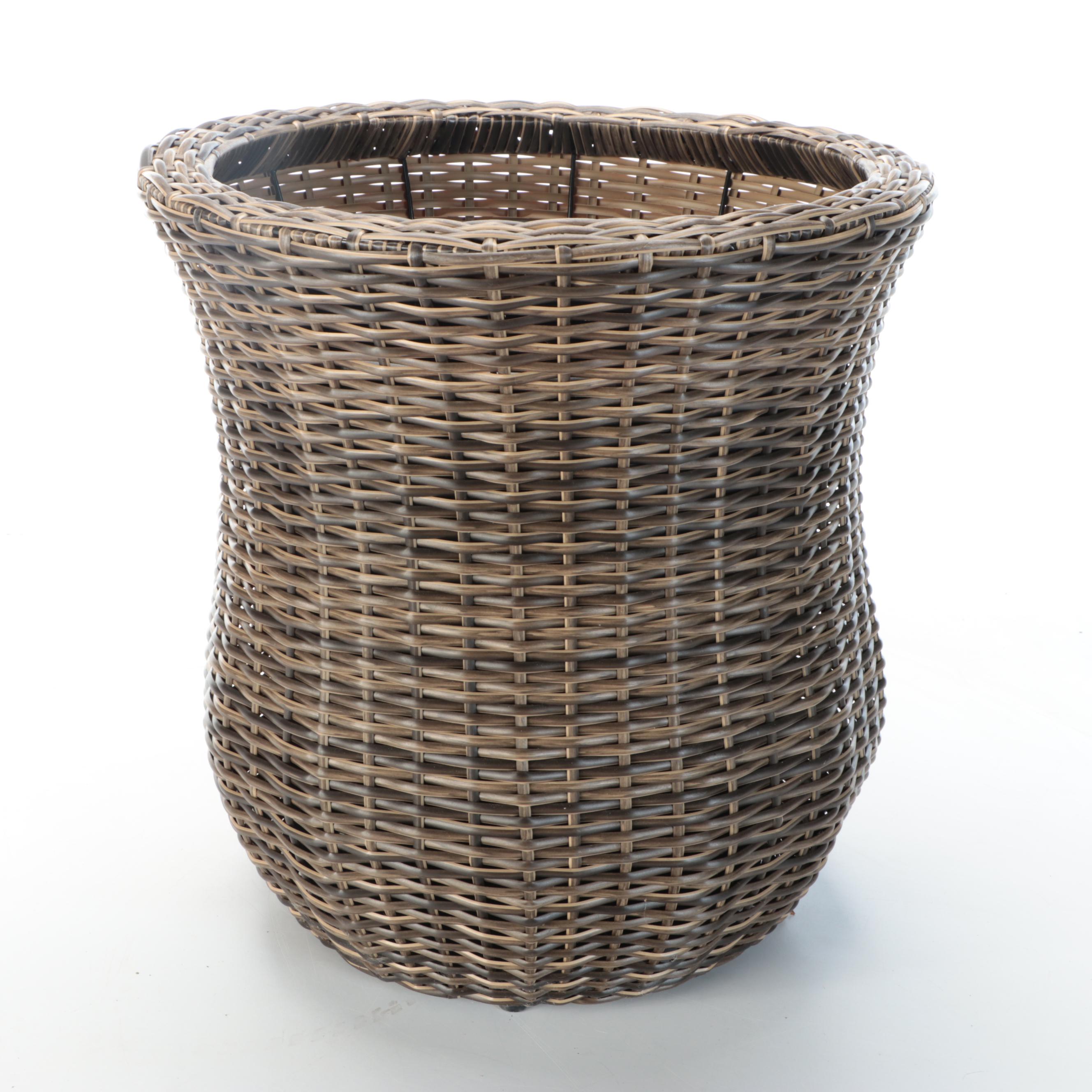 PE Rattan Planter with Wire Basket