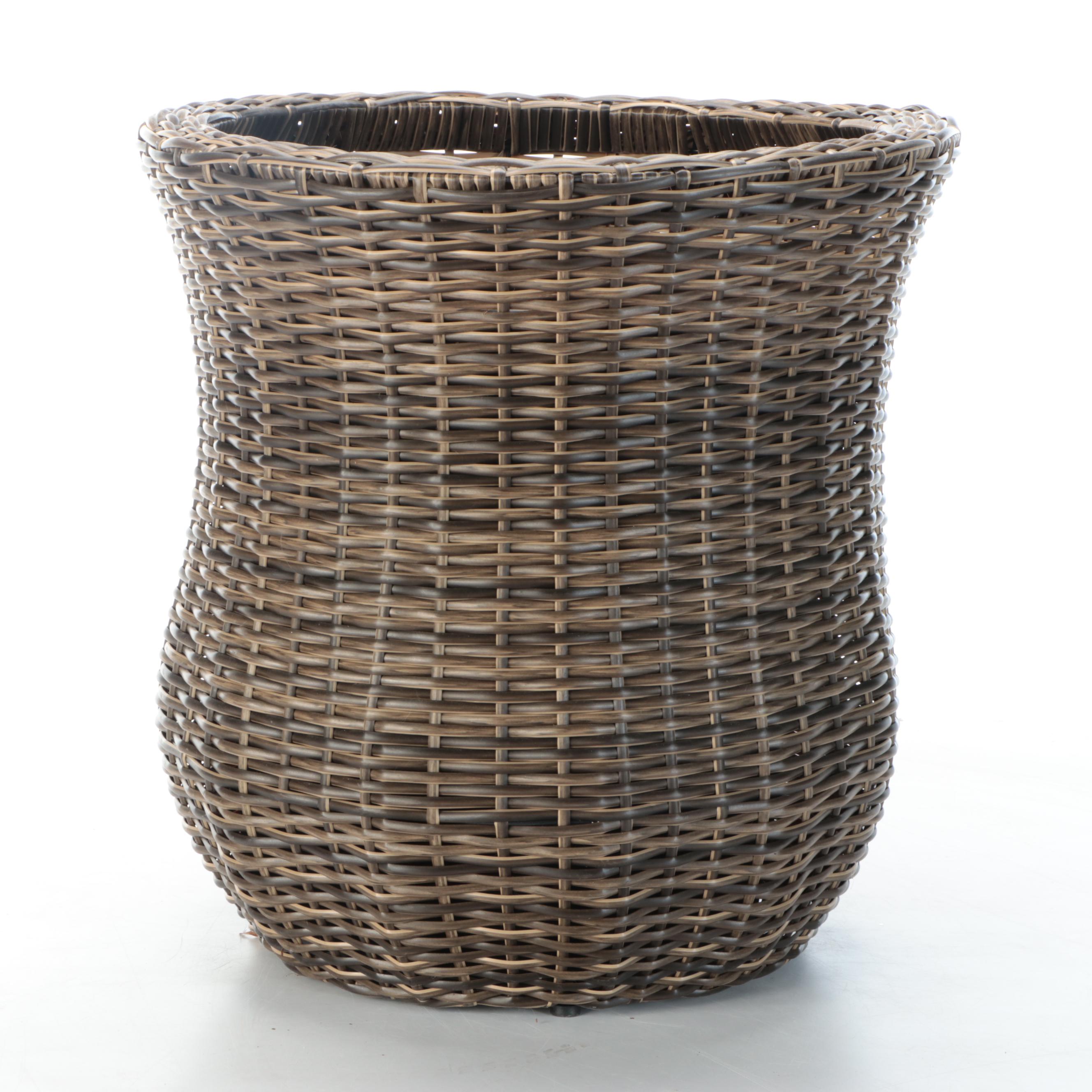 PE Rattan Planter with Wire Basket