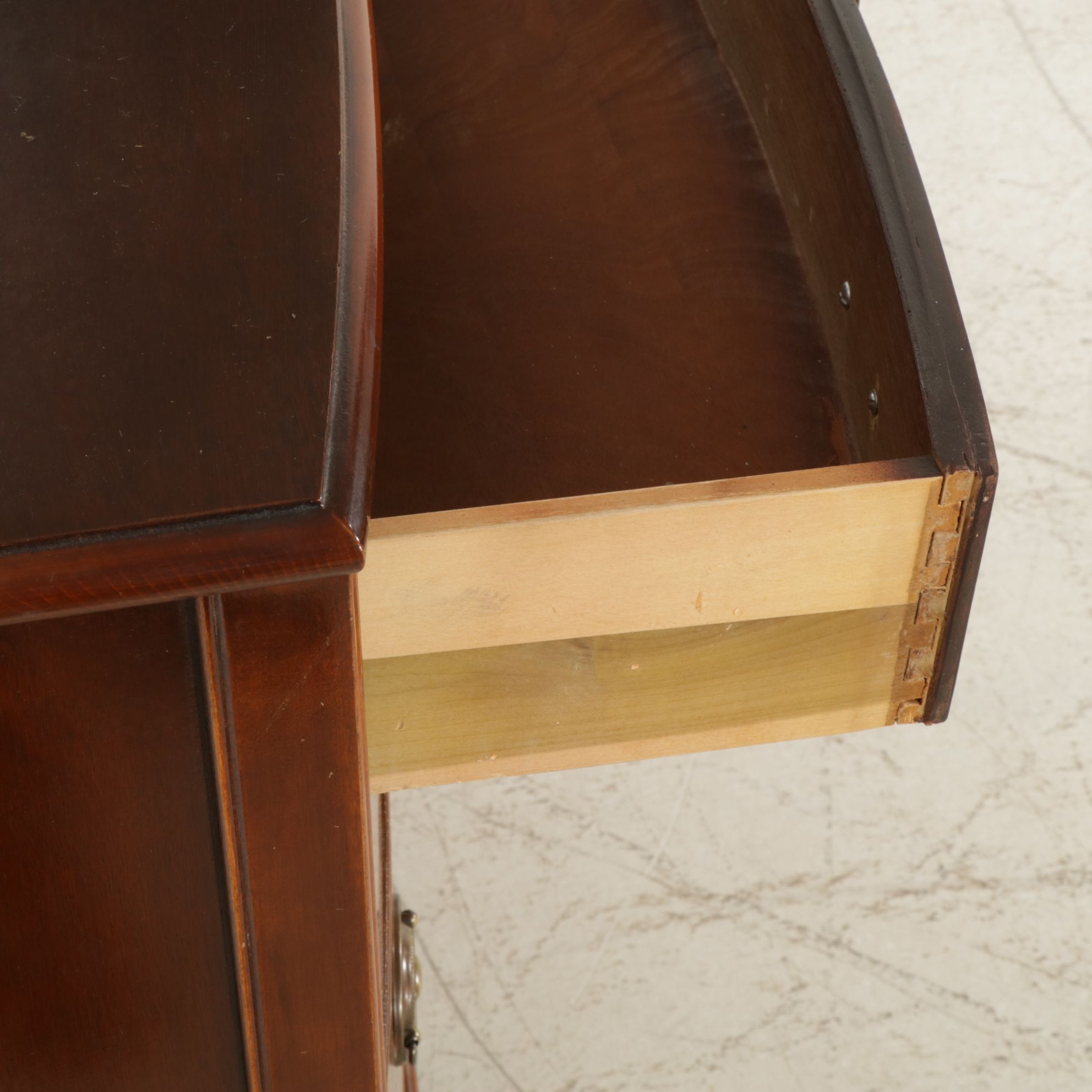 Hibriten Furniture Federal Style Mahogany Bow Front Dresser and Wall Mirror