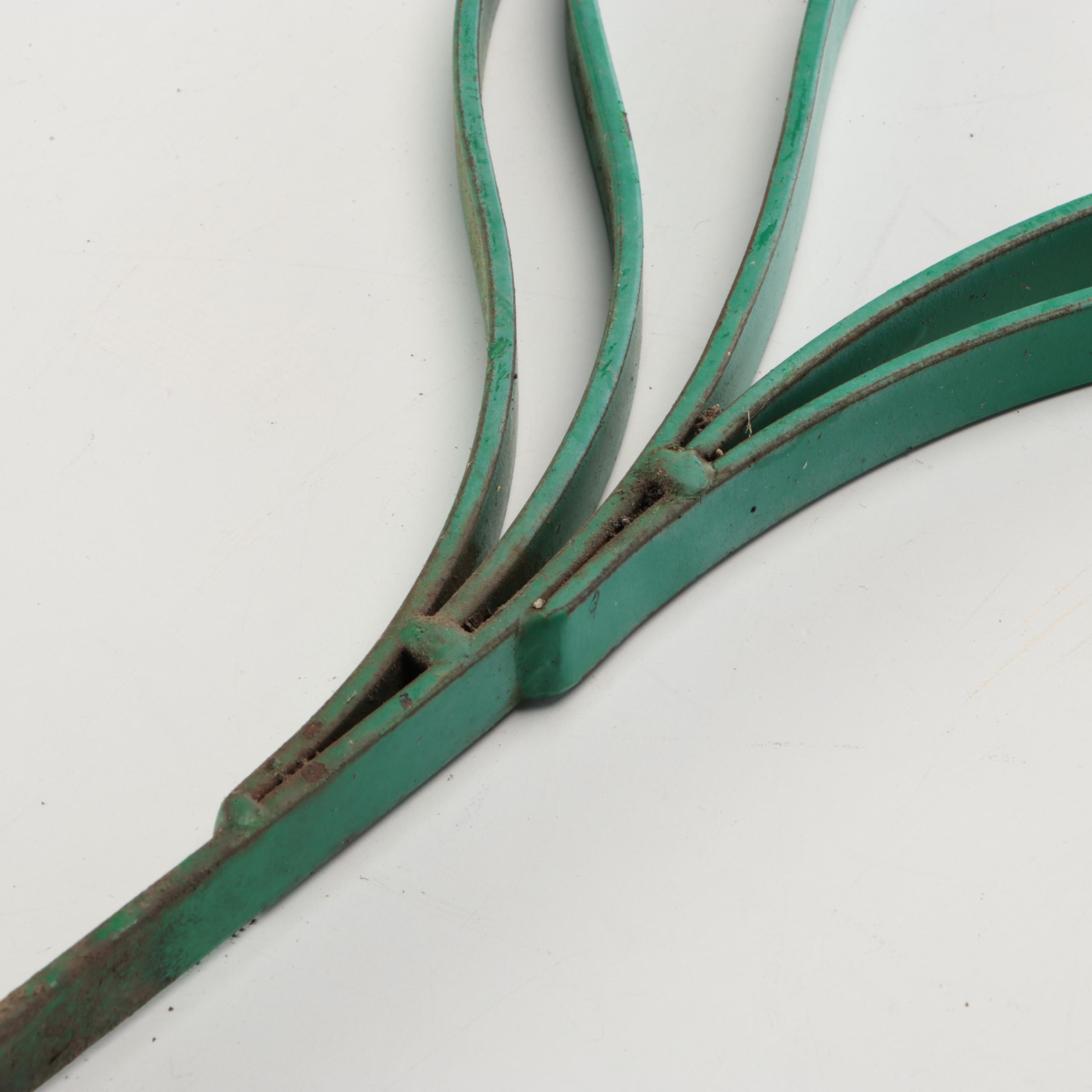 Metal Tulip Yard Decorations