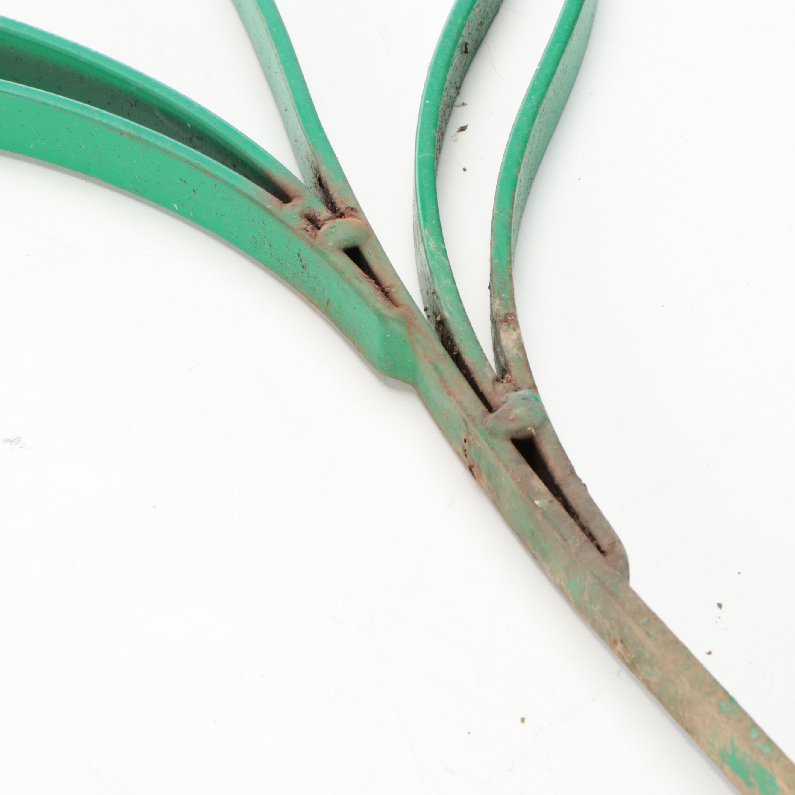 Metal Tulip Yard Decorations