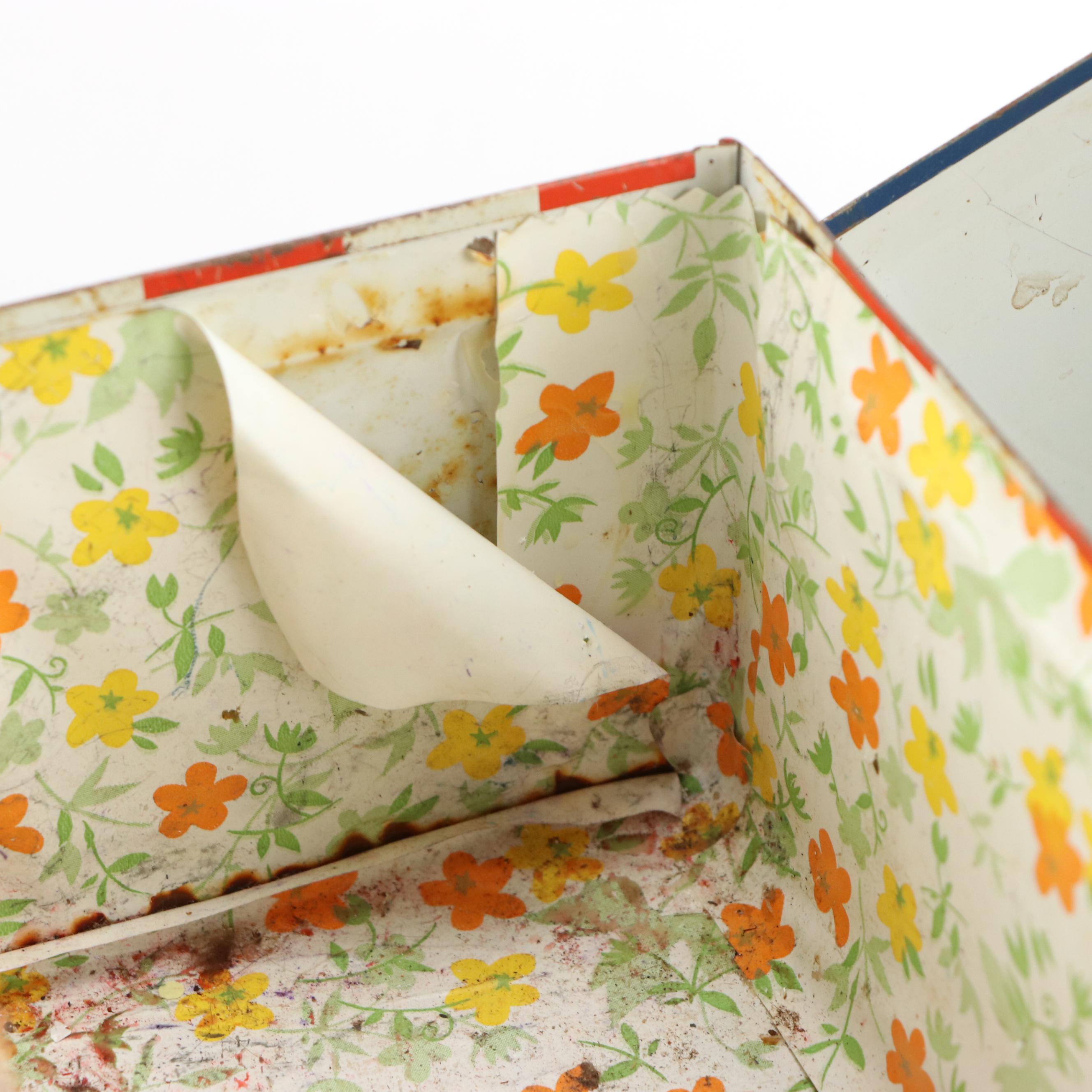 Aladdin Stars and Stripes Dome-Top Lithographed Tin Lunch Box, circa 1970s