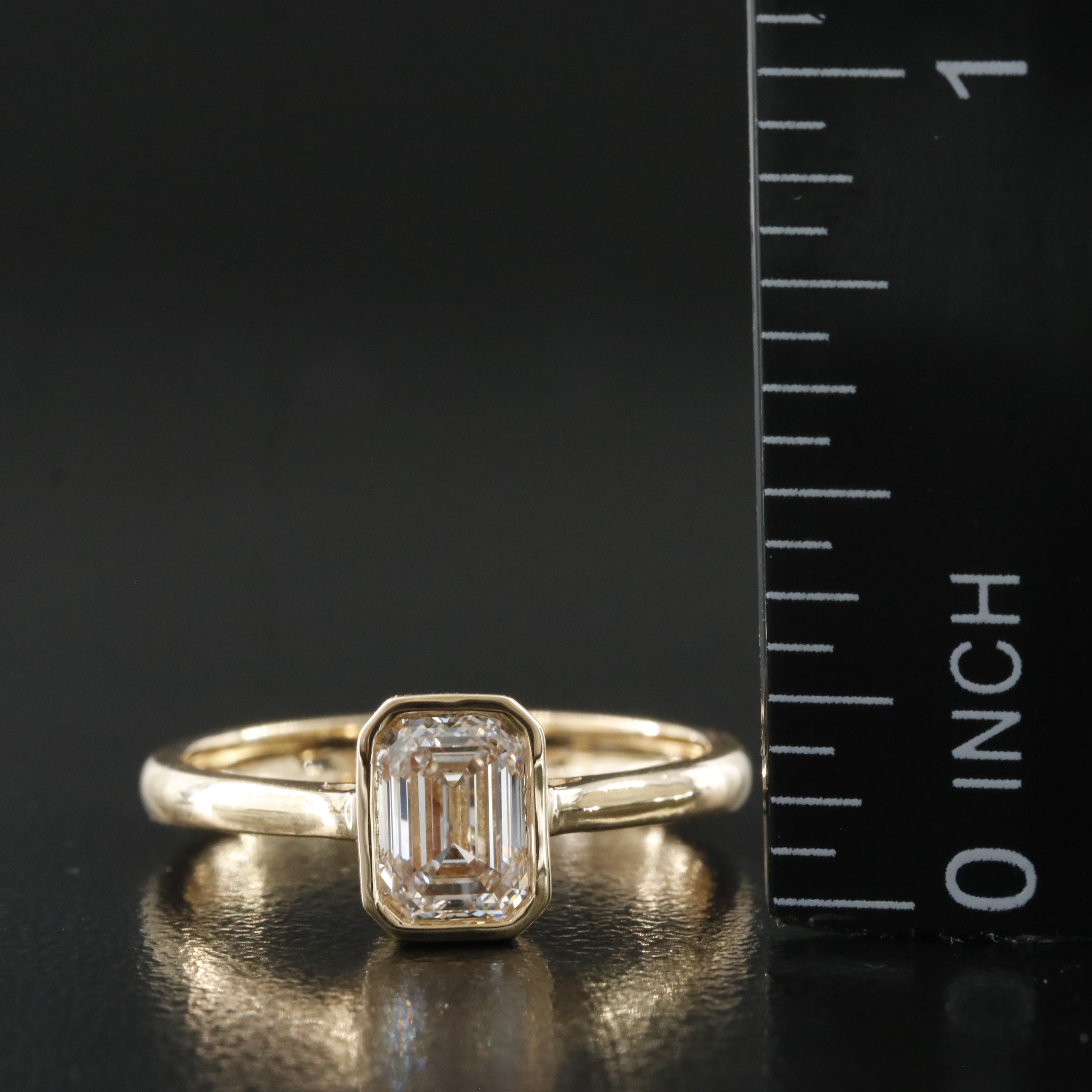 18K 0.90 CT Diamond Solitaire Ring with GIA Report