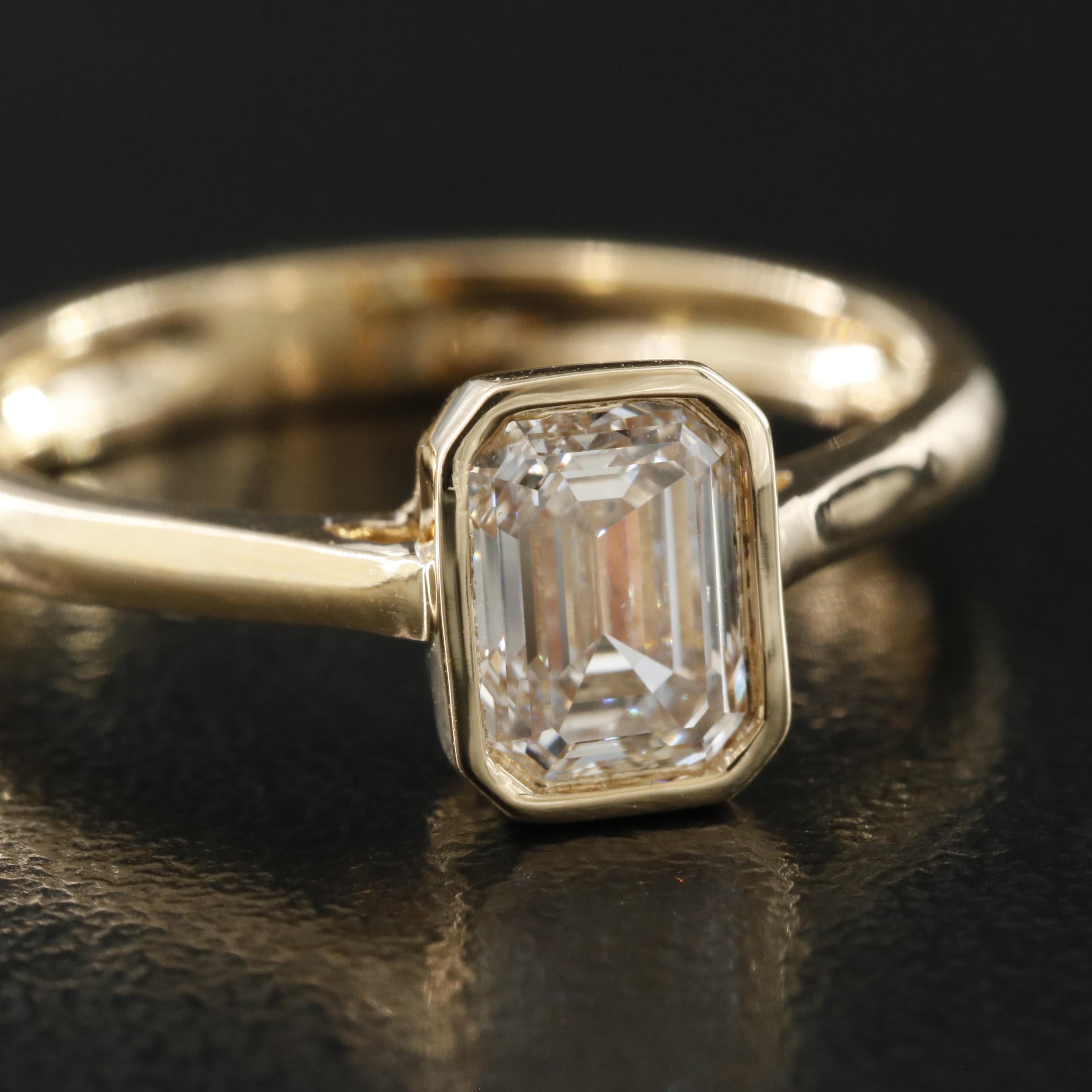 18K 0.90 CT Diamond Solitaire Ring with GIA Report