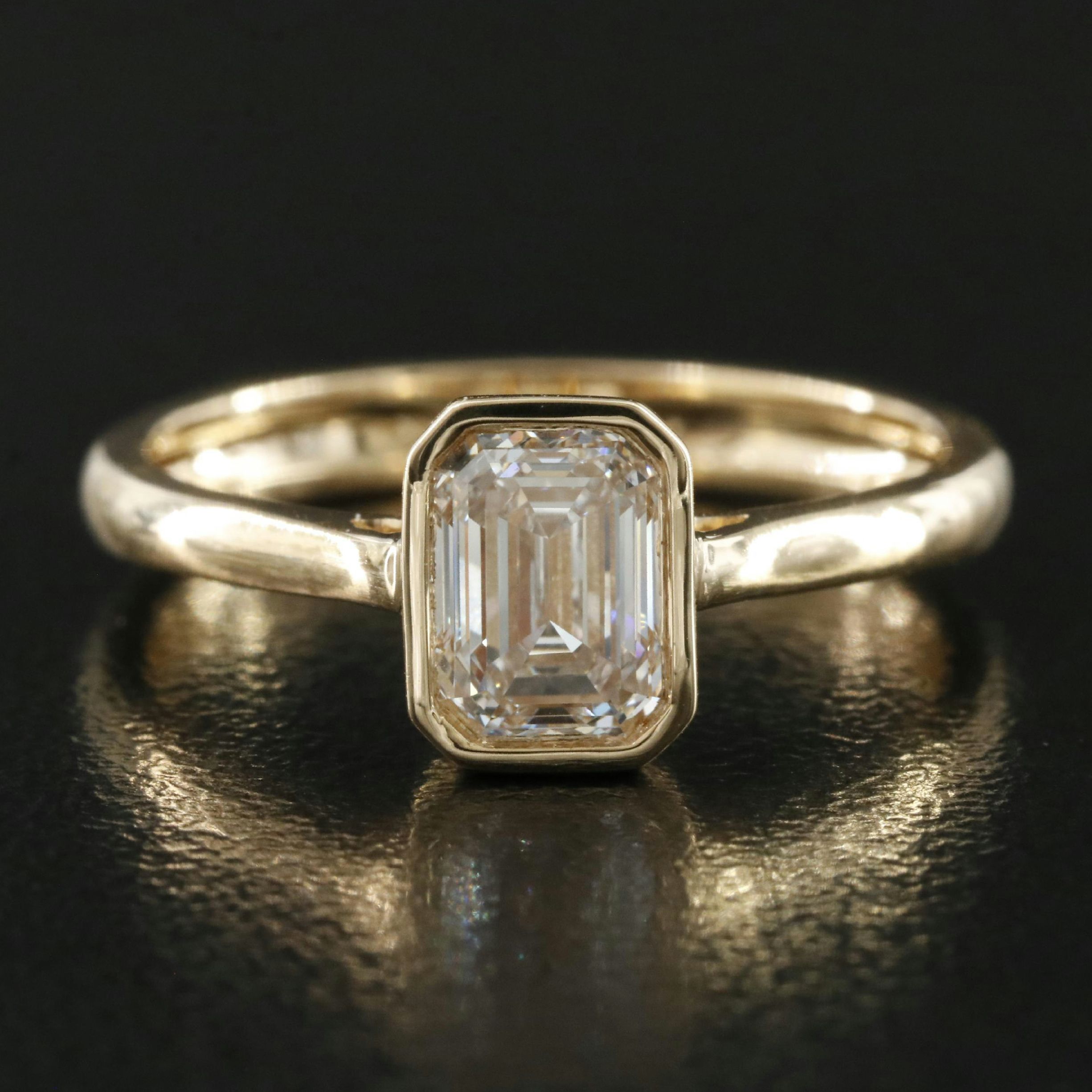 18K 0.90 CT Diamond Solitaire Ring with GIA Report