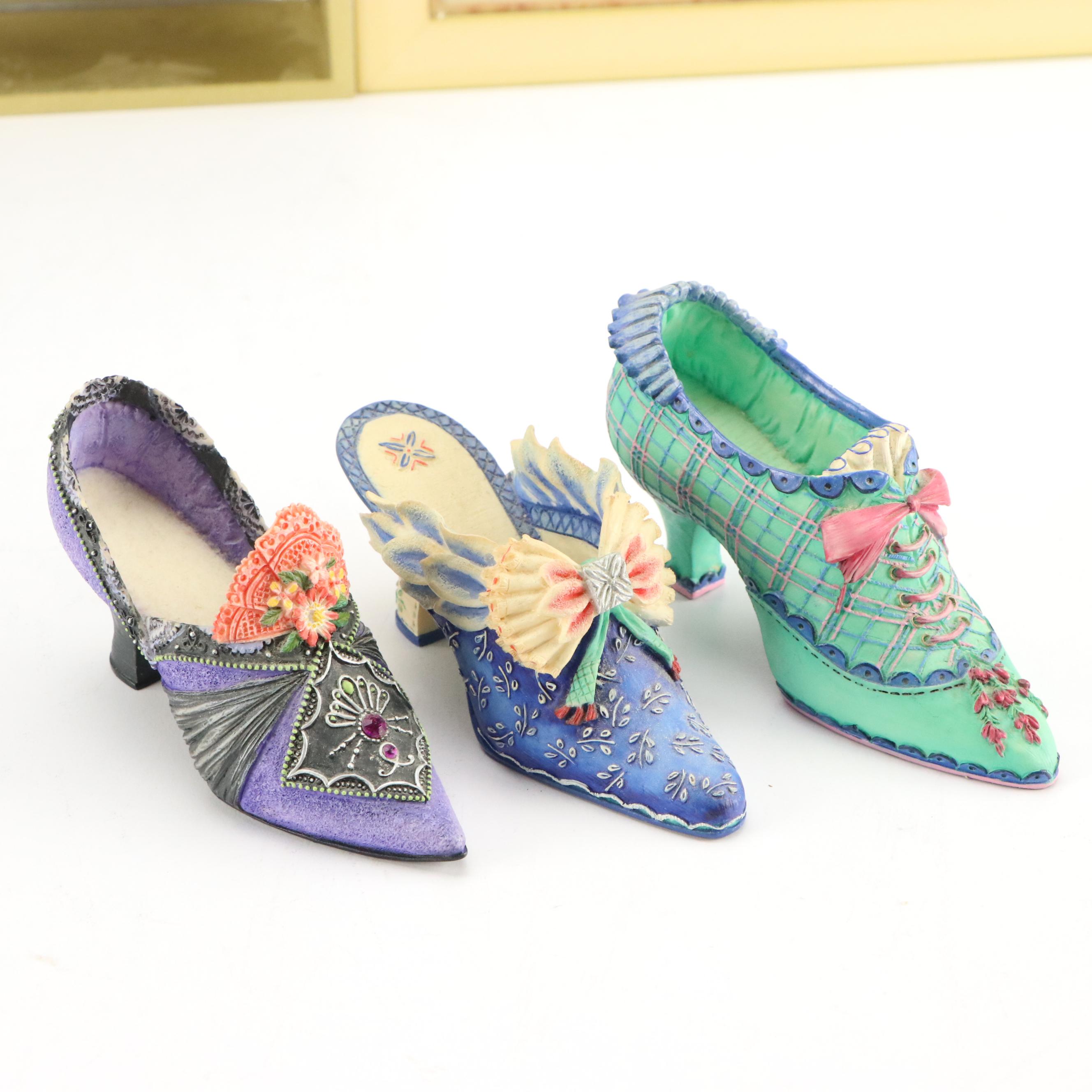 Jim Shore "True Blue", "Bonny Heather" and More Resin Figures in Display Case