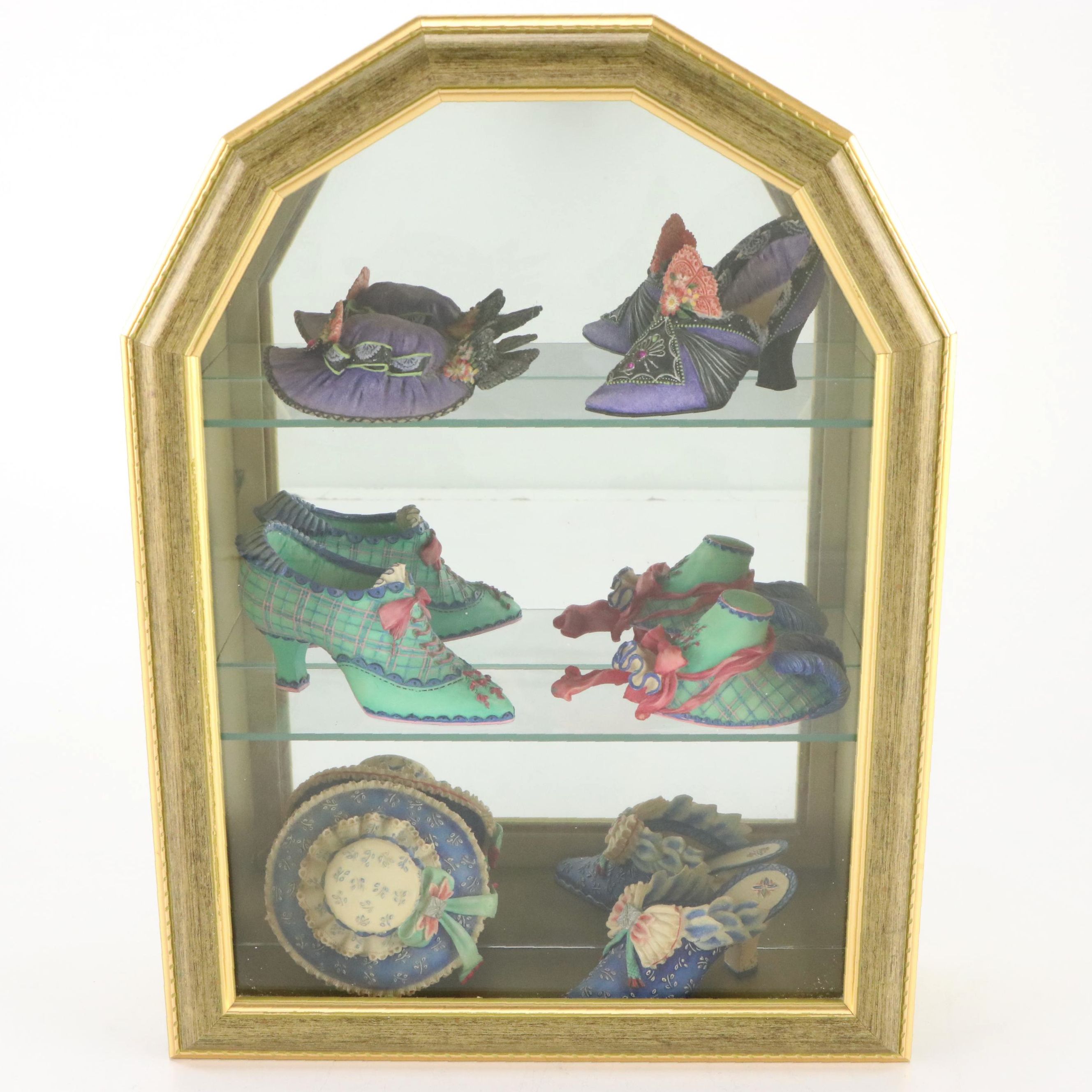 Jim Shore "True Blue", "Bonny Heather" and More Resin Figures in Display Case