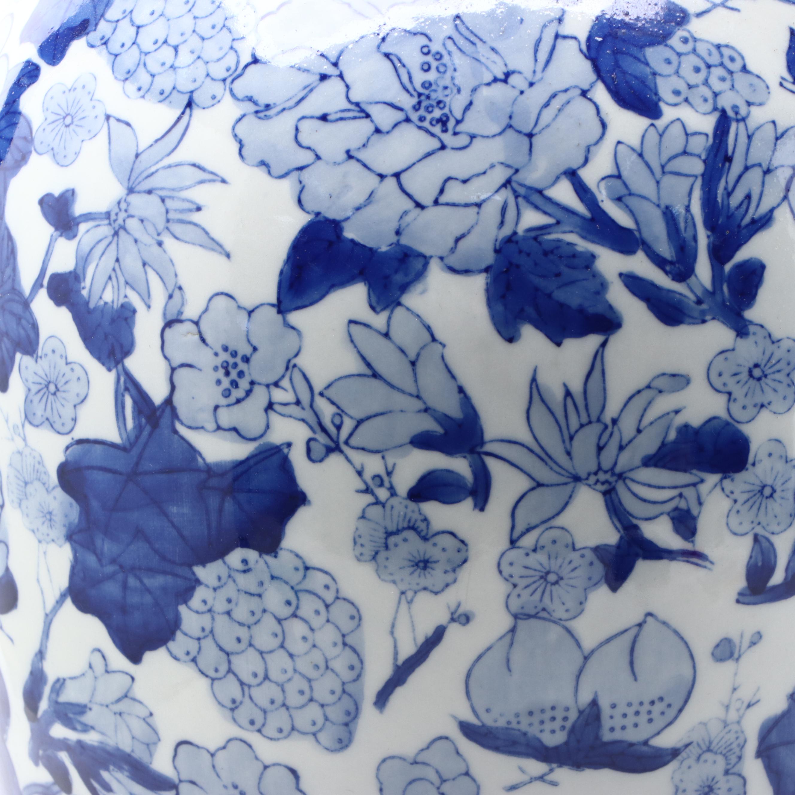 Chinese Blue and White Porcelain Rouleau Vase