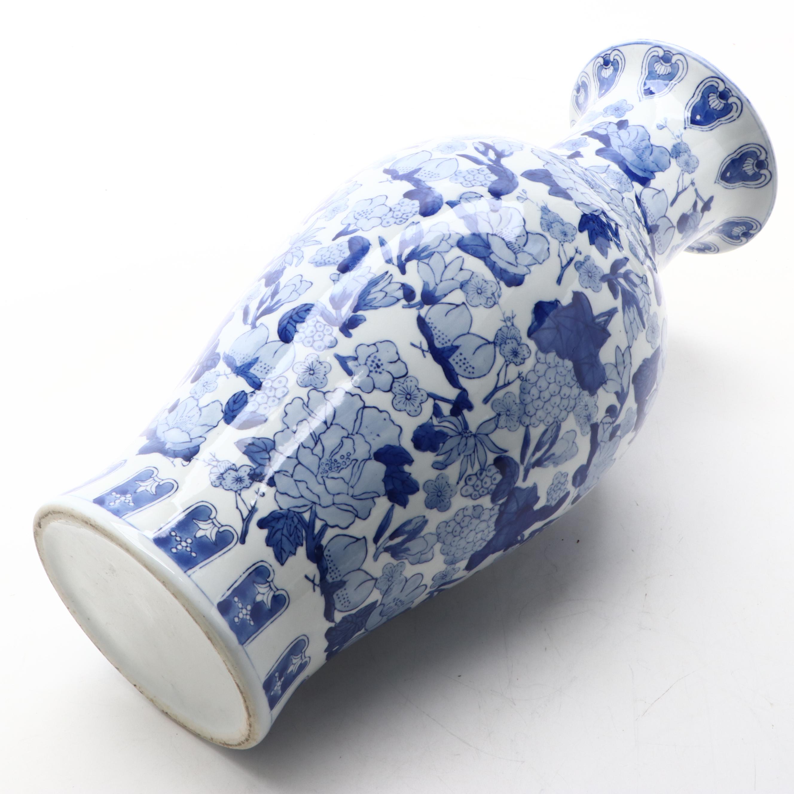Chinese Blue and White Porcelain Rouleau Vase