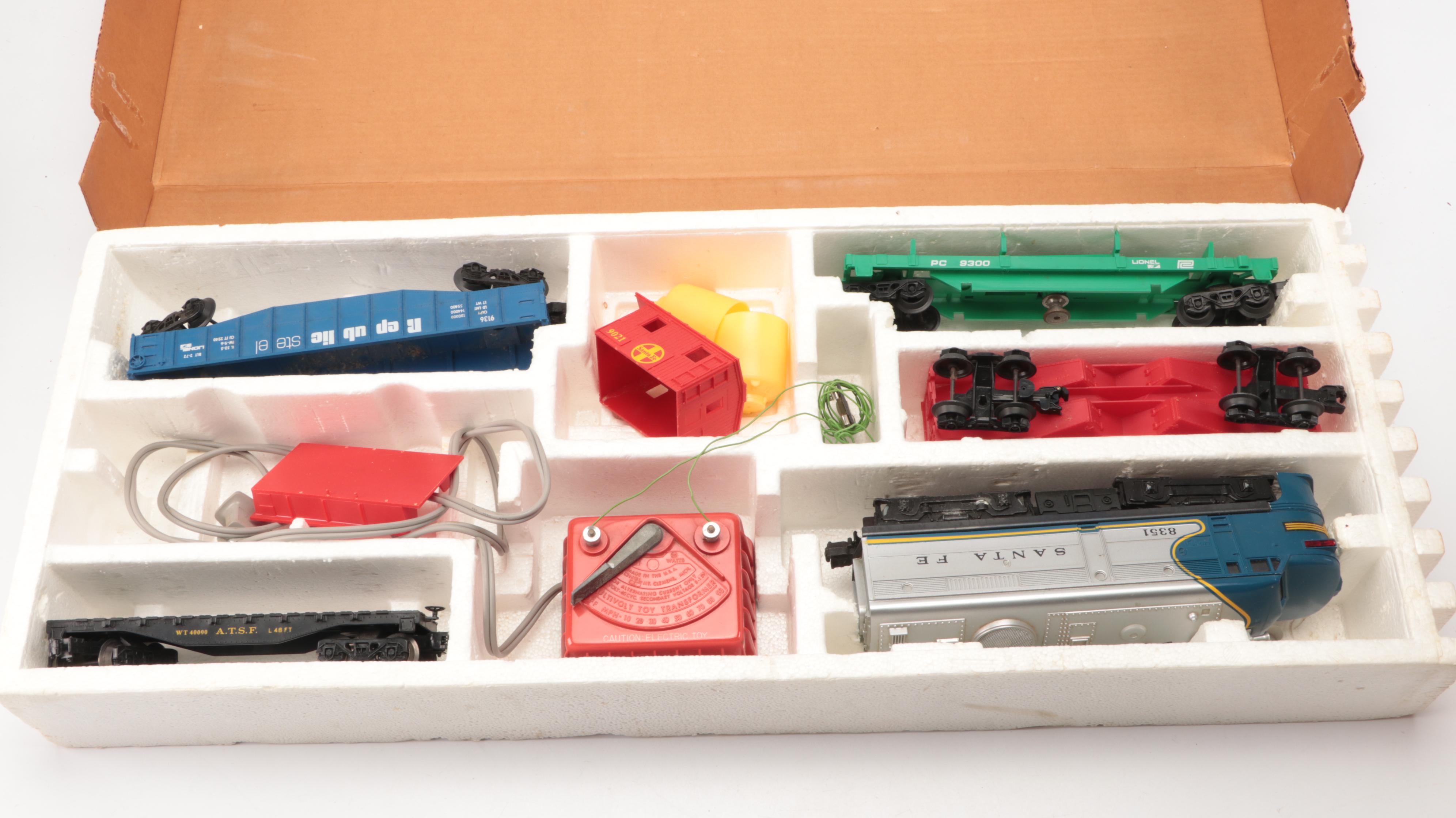 Lionel Santa Fe Freight Set with Collector's Series Box Cars and Accessories