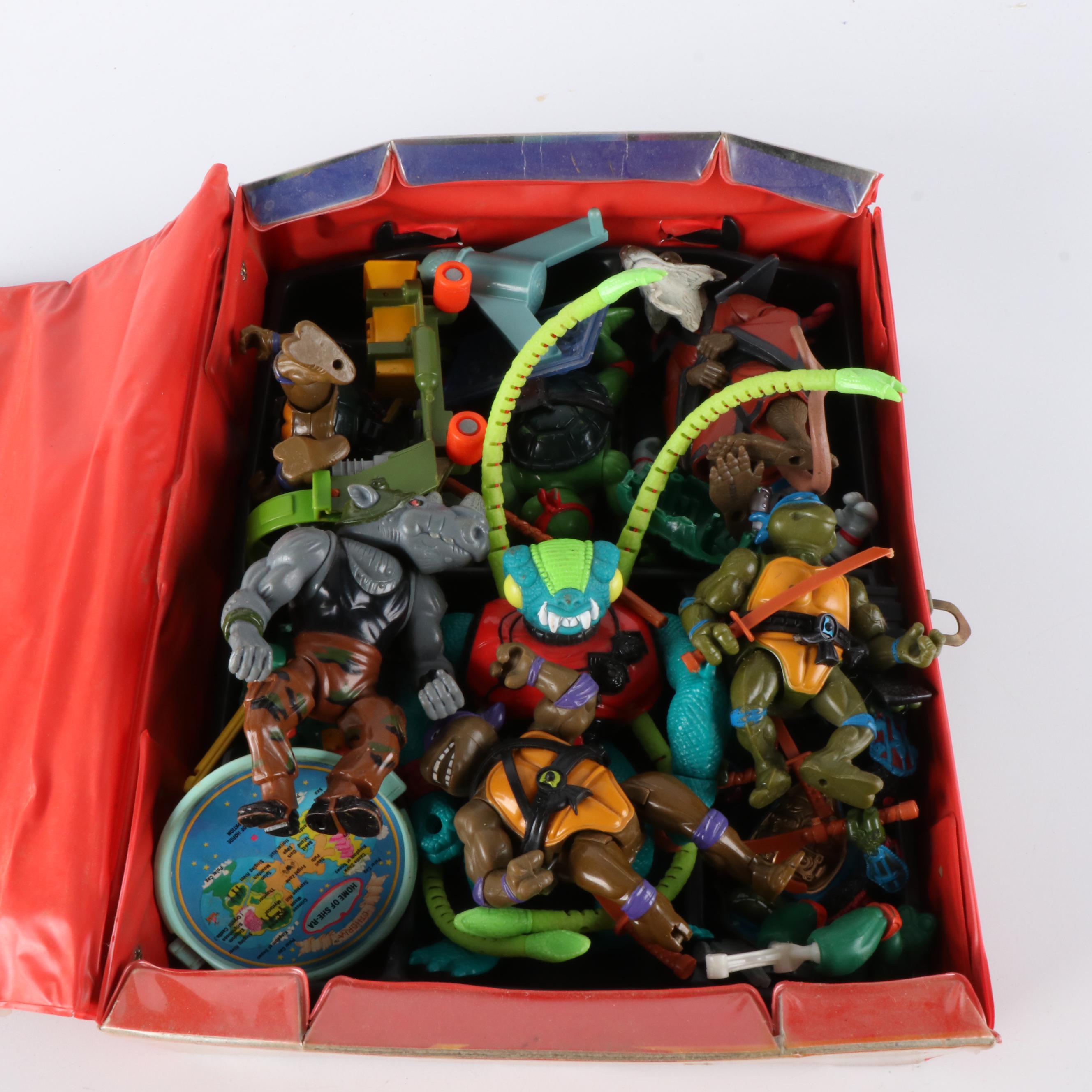 Teenage Mutant Ninja Turtles Collector Case with Various Figurines
