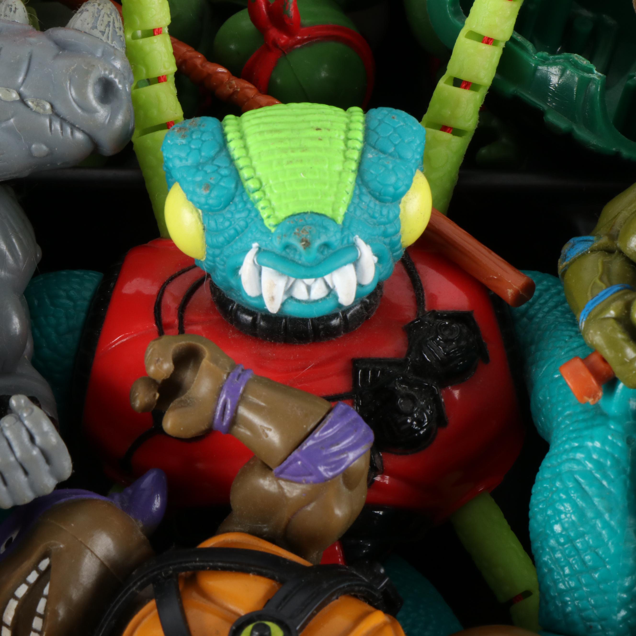 Teenage Mutant Ninja Turtles Collector Case with Various Figurines