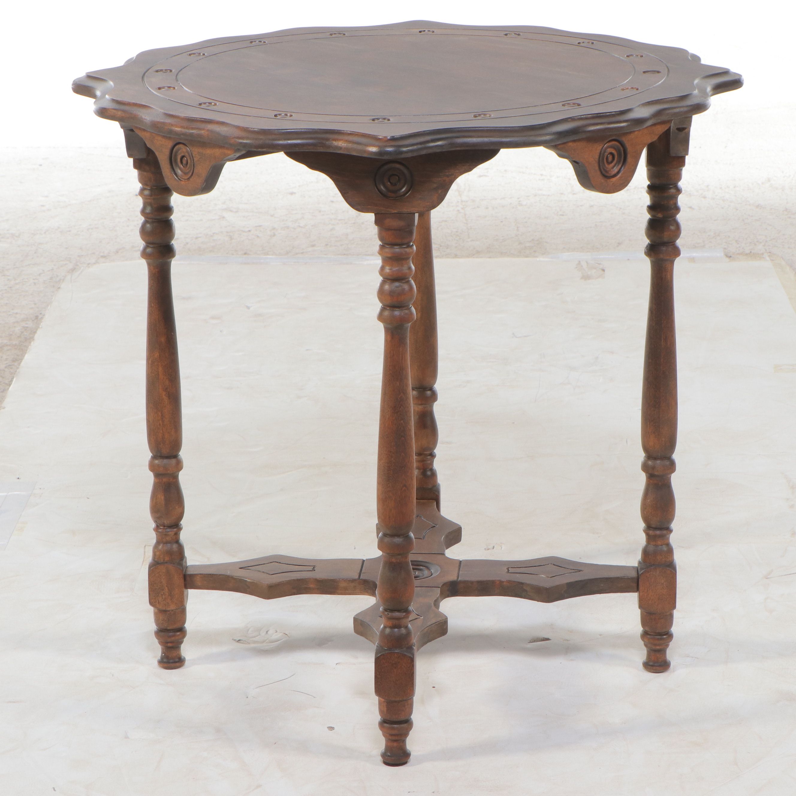 Walnut Lamp Table with Turned Legs, Mid to Late 20th Century