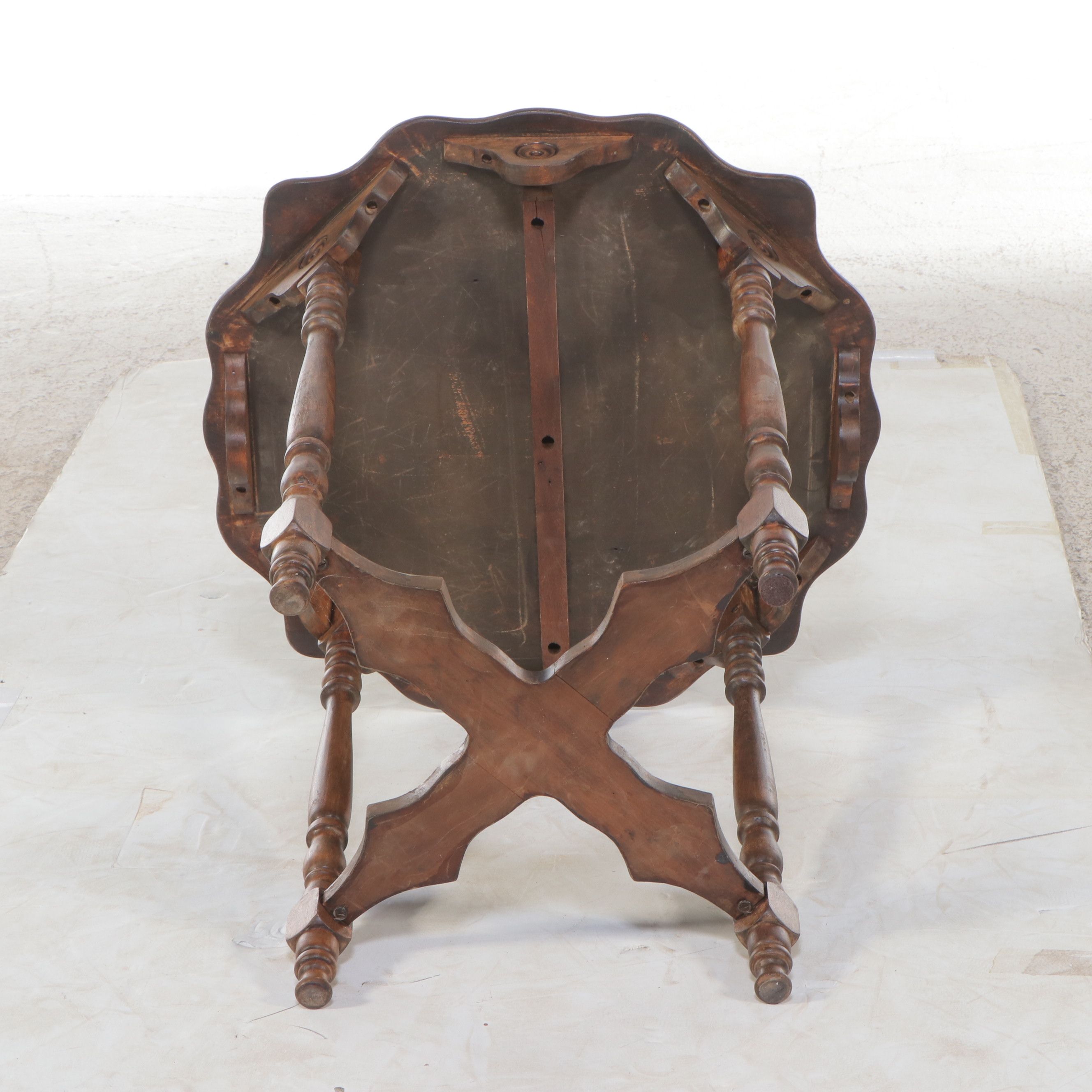 Walnut Lamp Table with Turned Legs, Mid to Late 20th Century