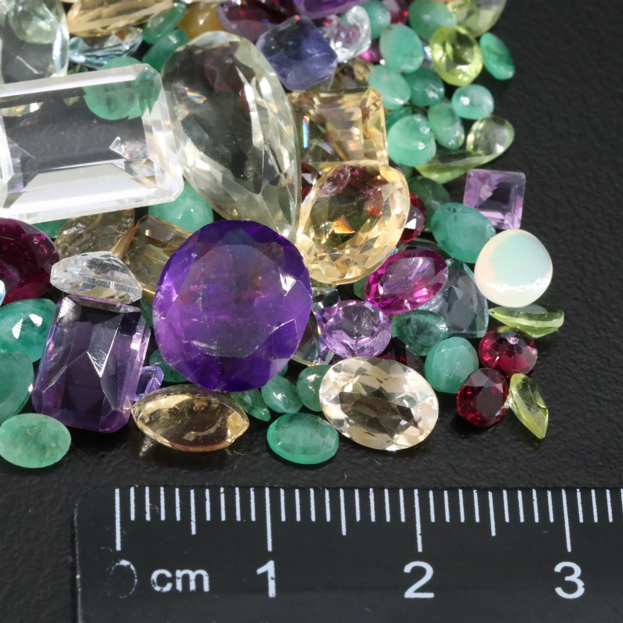 Loose 149.37 CTW Gemstone Lot Including Emerald, Garnet and Amethyst