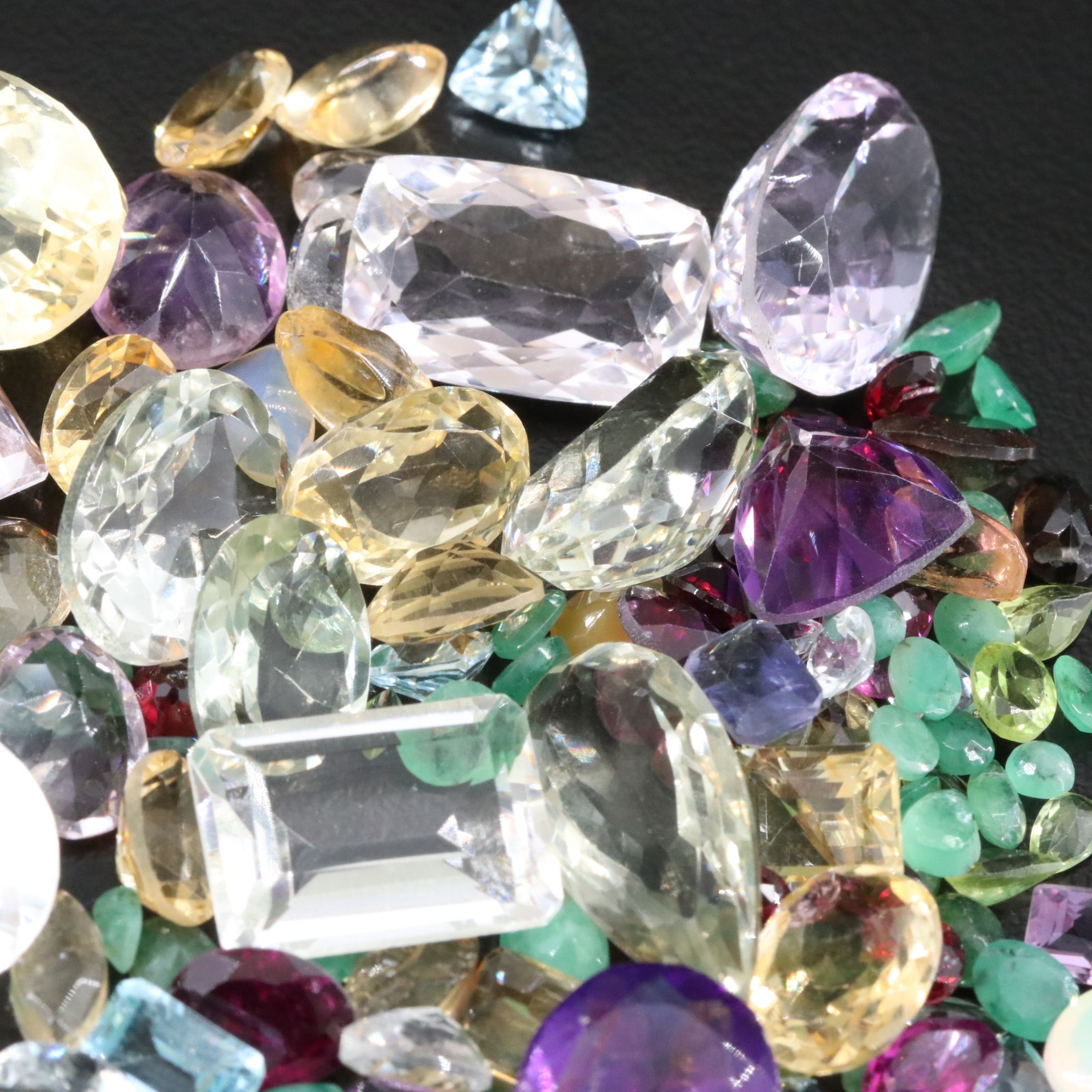 Loose 149.37 CTW Gemstone Lot Including Emerald, Garnet and Amethyst