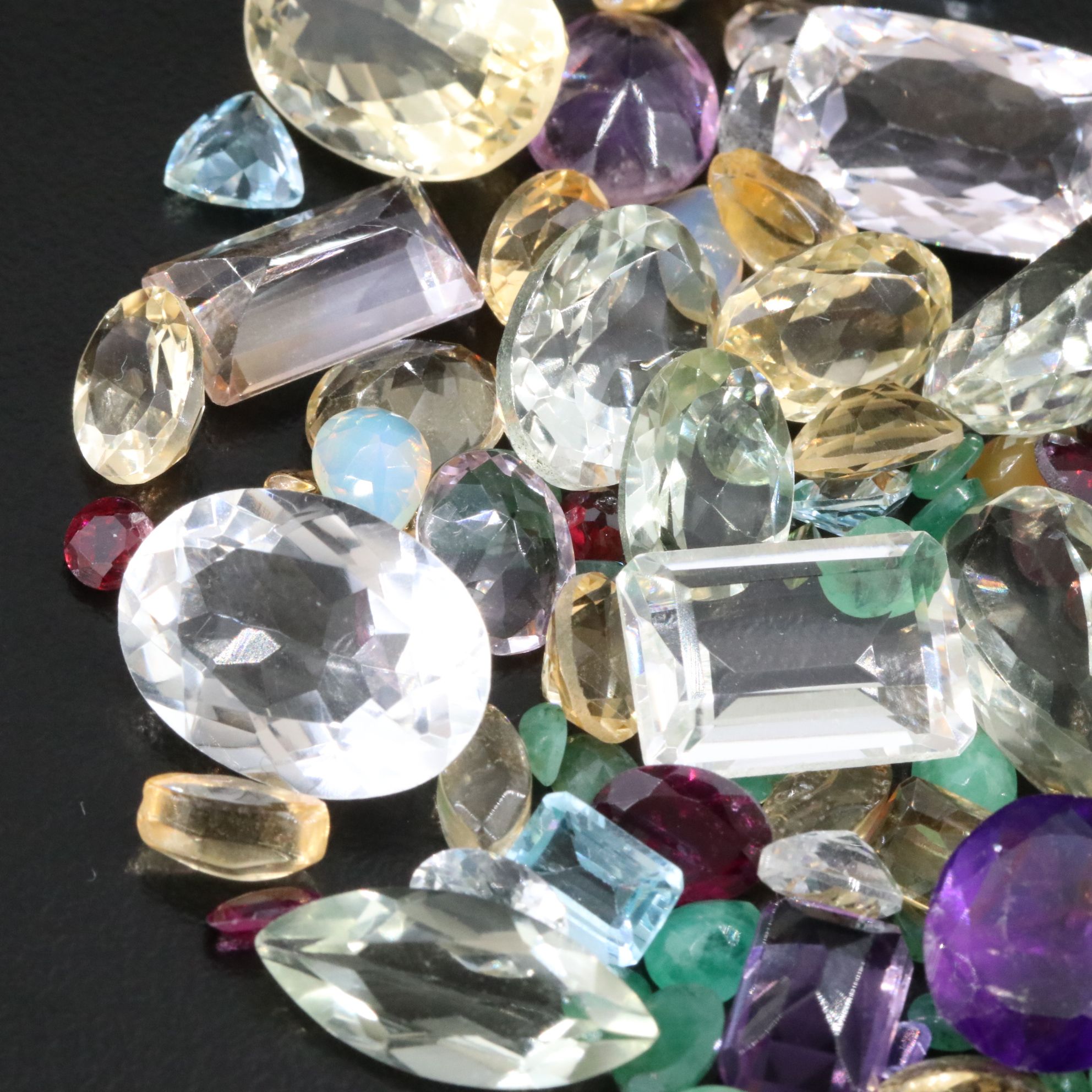 Loose 149.37 CTW Gemstone Lot Including Emerald, Garnet and Amethyst