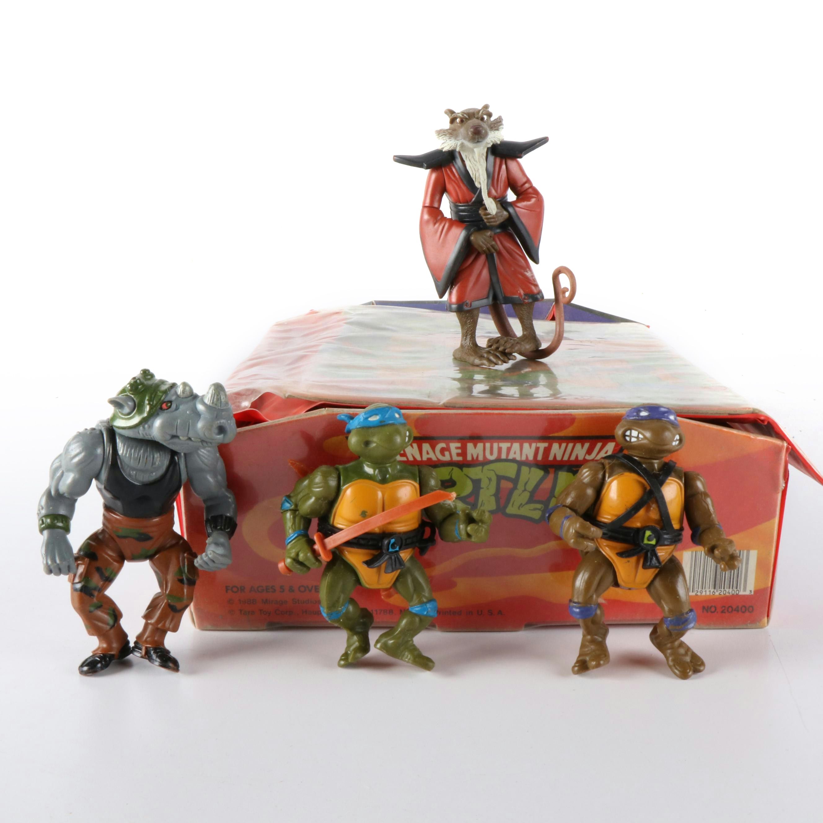 Teenage Mutant Ninja Turtles Collector Case with Various Figurines