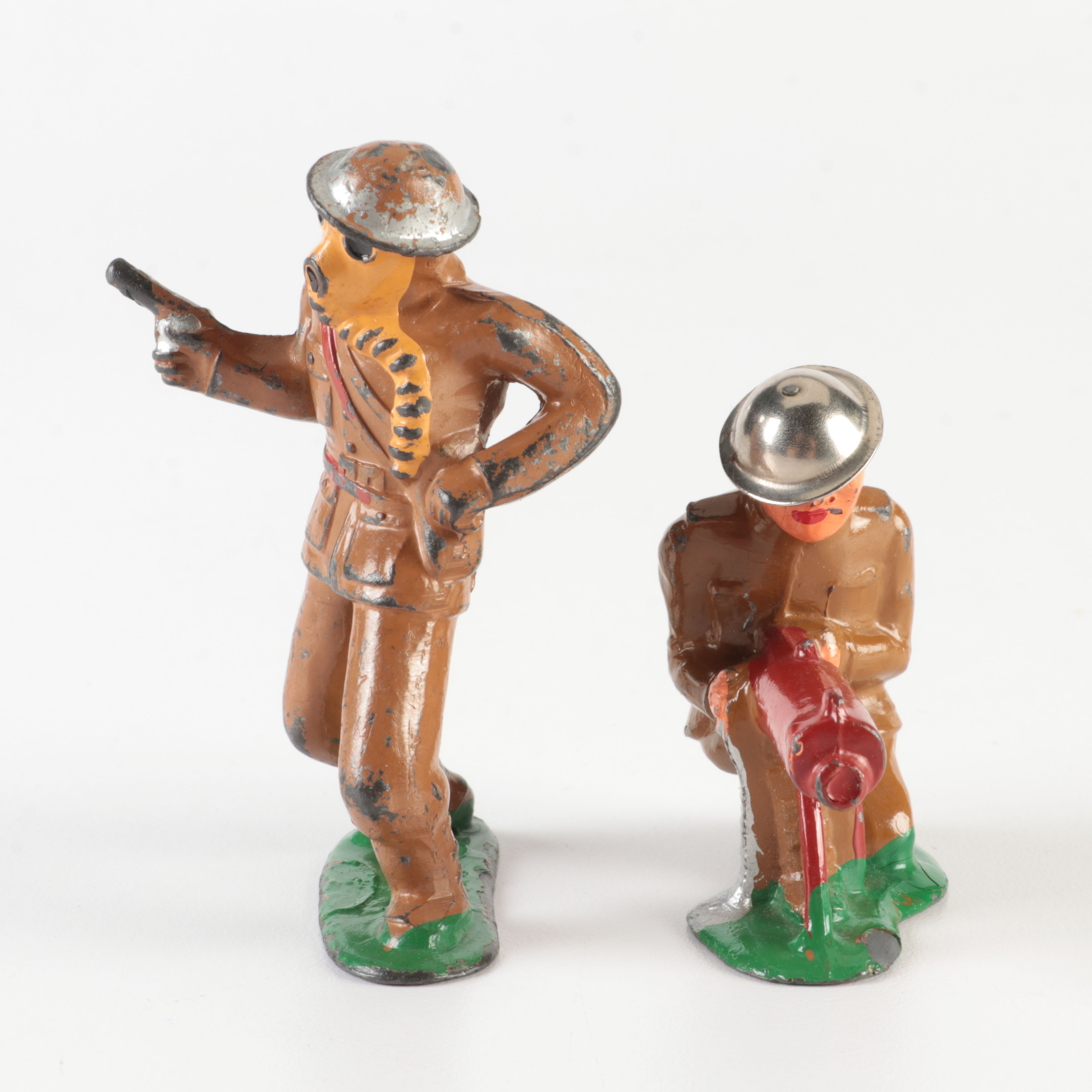 Post War Gamma No. 70 Tank and Two Barclay Lead Soldiers