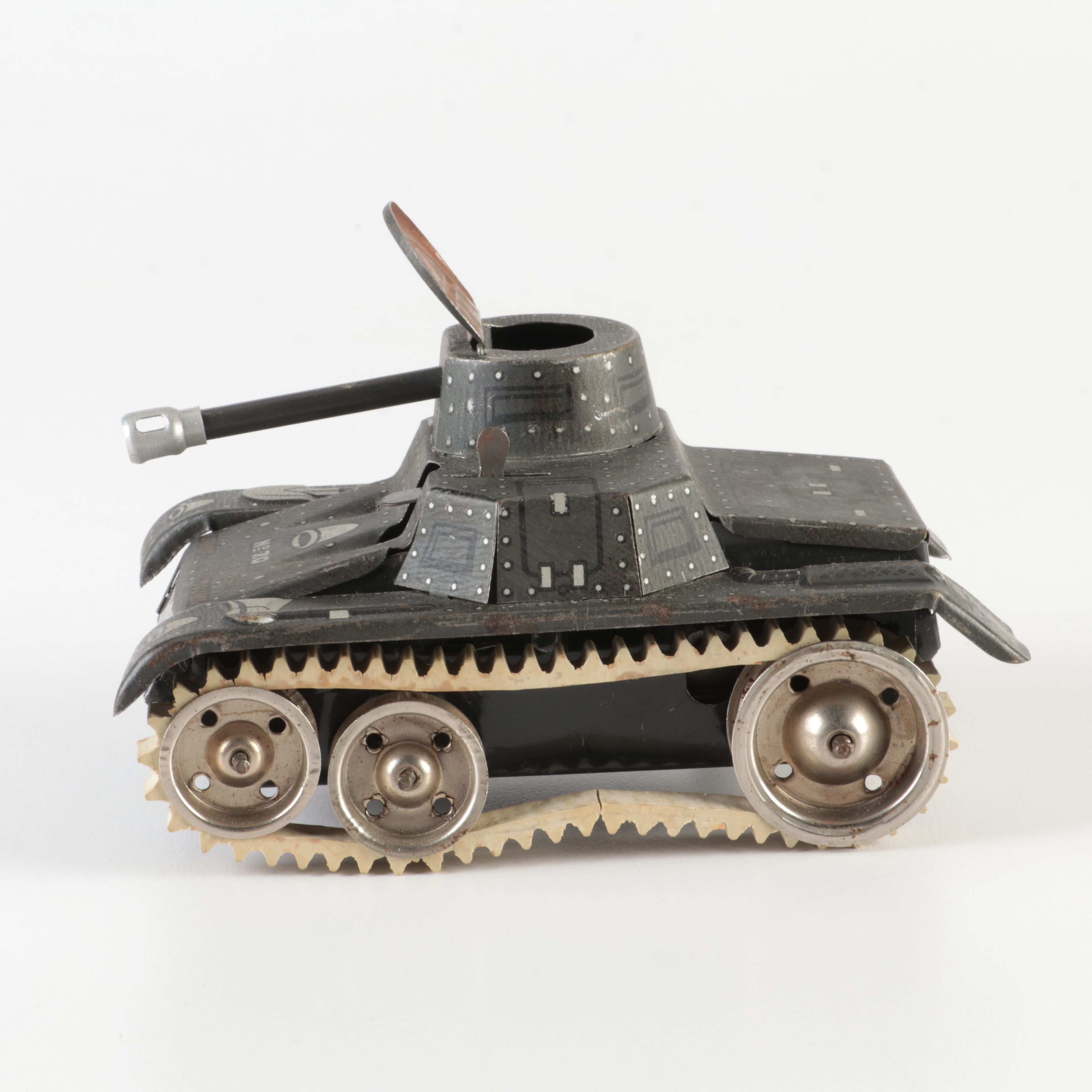 Post War Gamma No. 70 Tank and Two Barclay Lead Soldiers