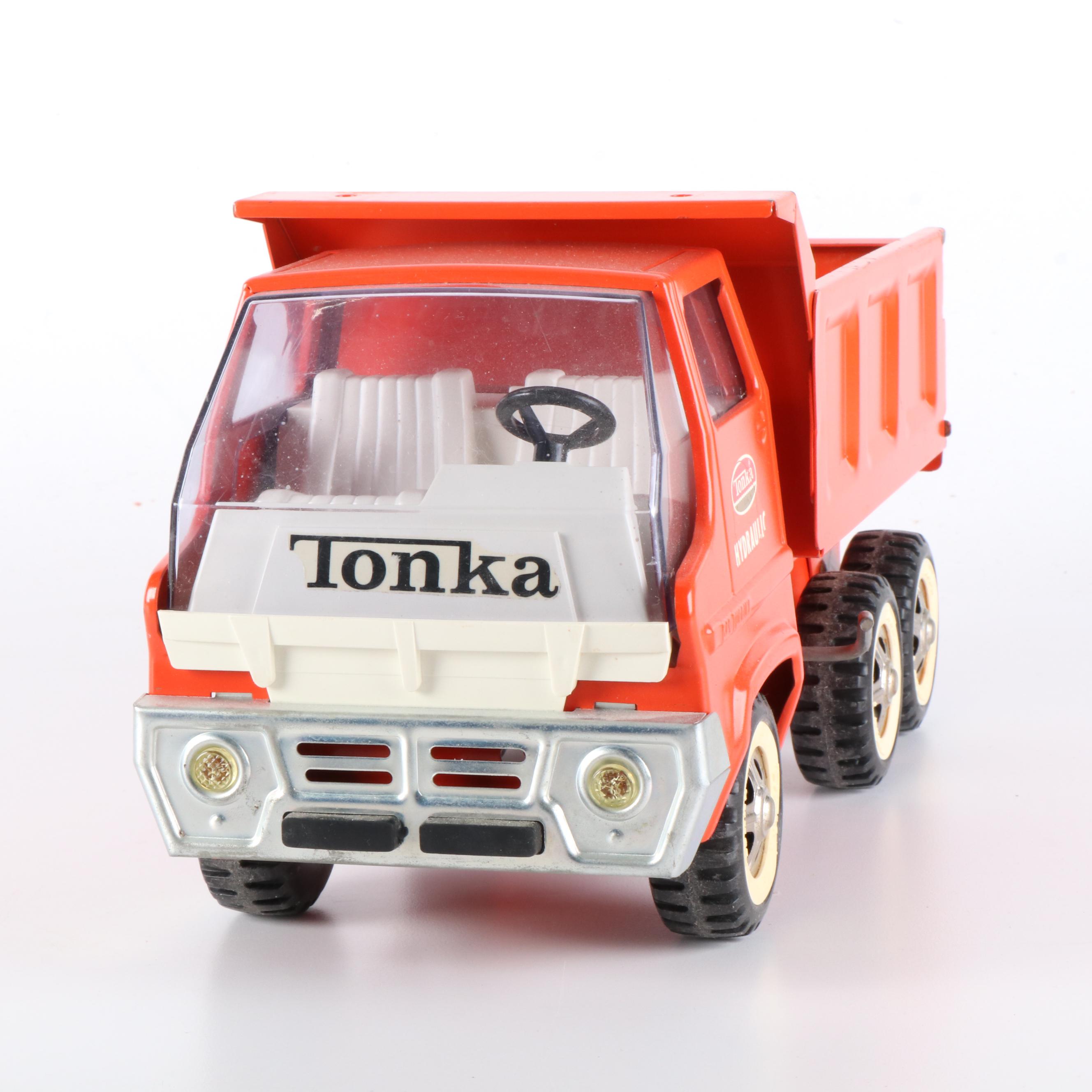 Vintage Tonka Hydraulic Dump Truck No. 2585 with Box