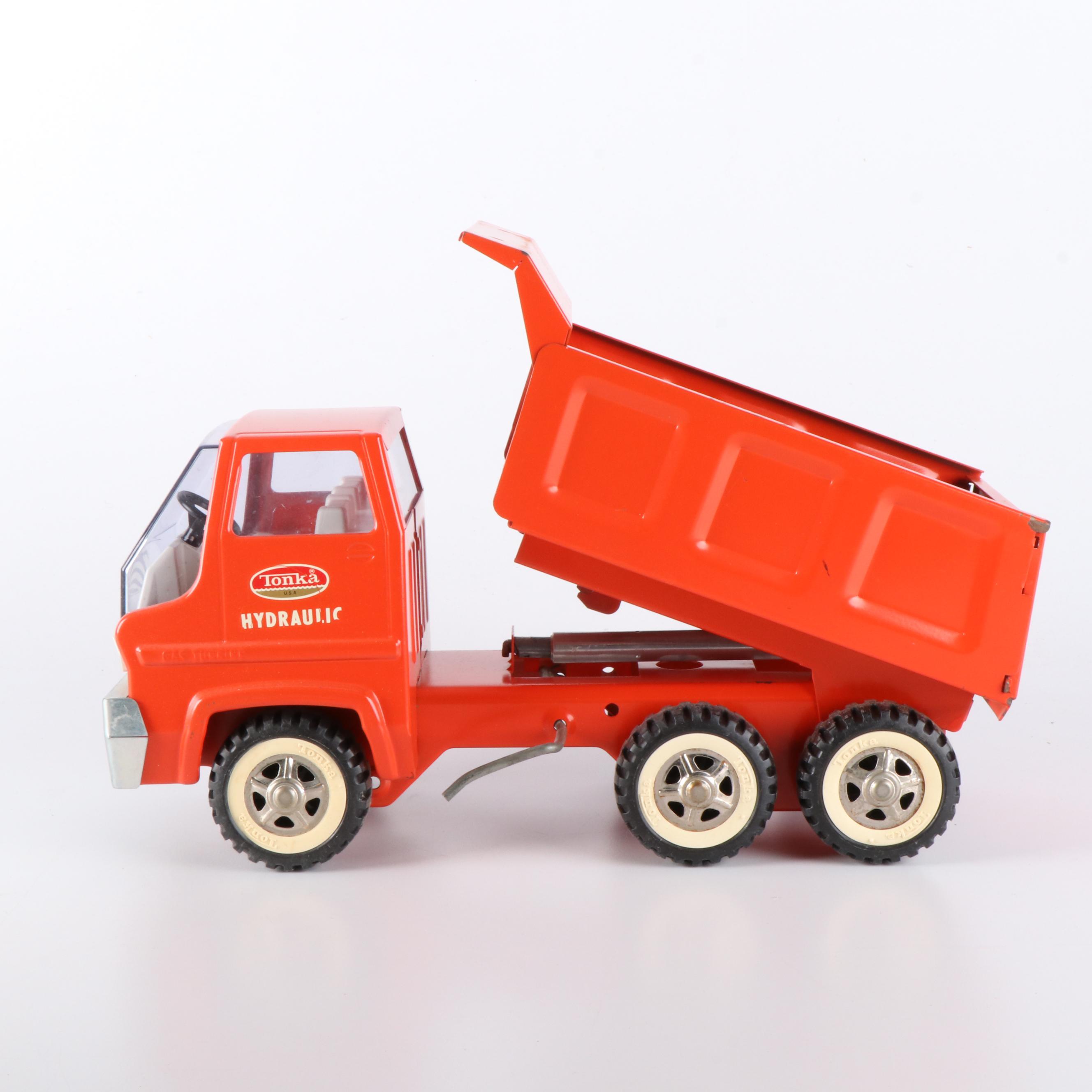 Vintage Tonka Hydraulic Dump Truck No. 2585 with Box
