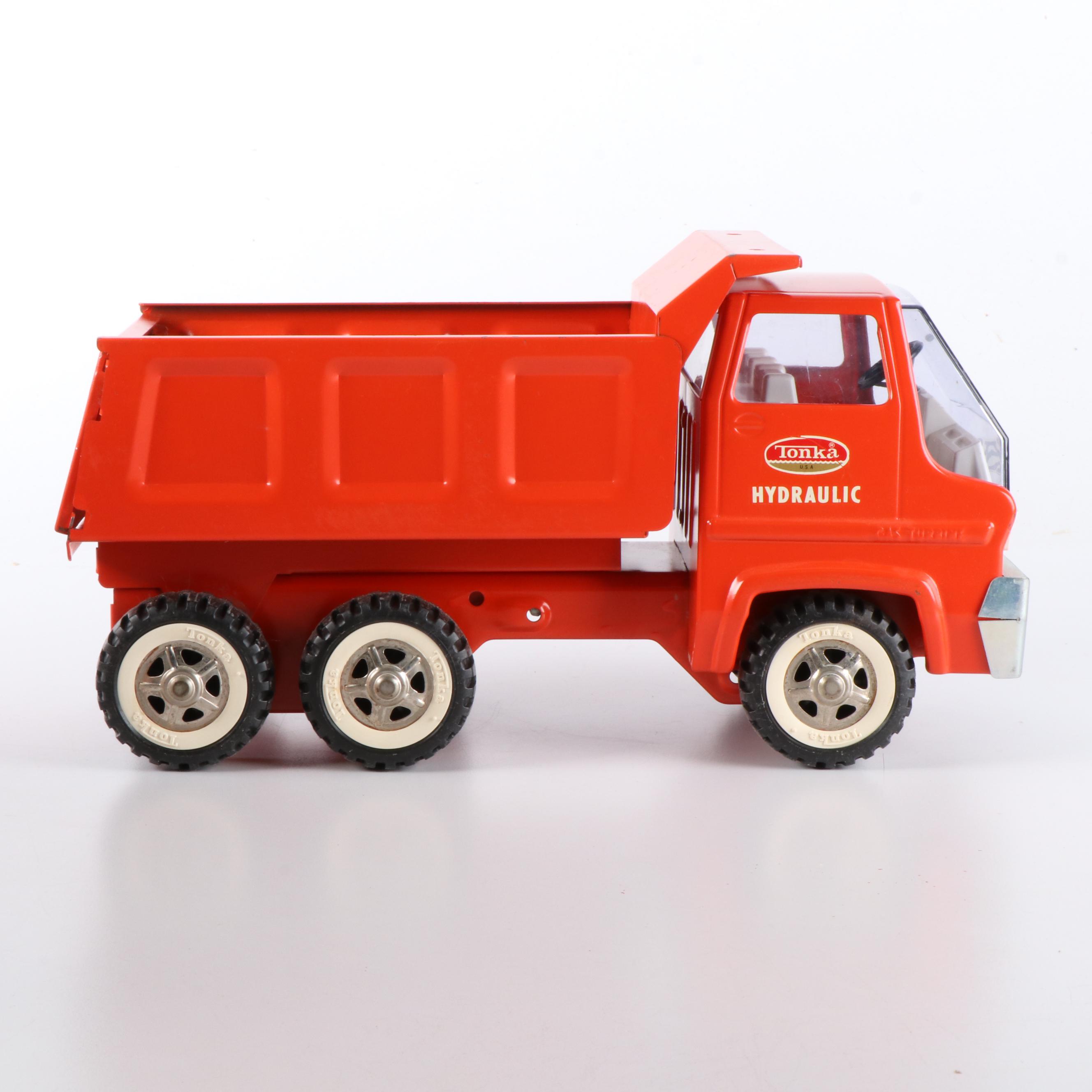 Vintage Tonka Hydraulic Dump Truck No. 2585 with Box