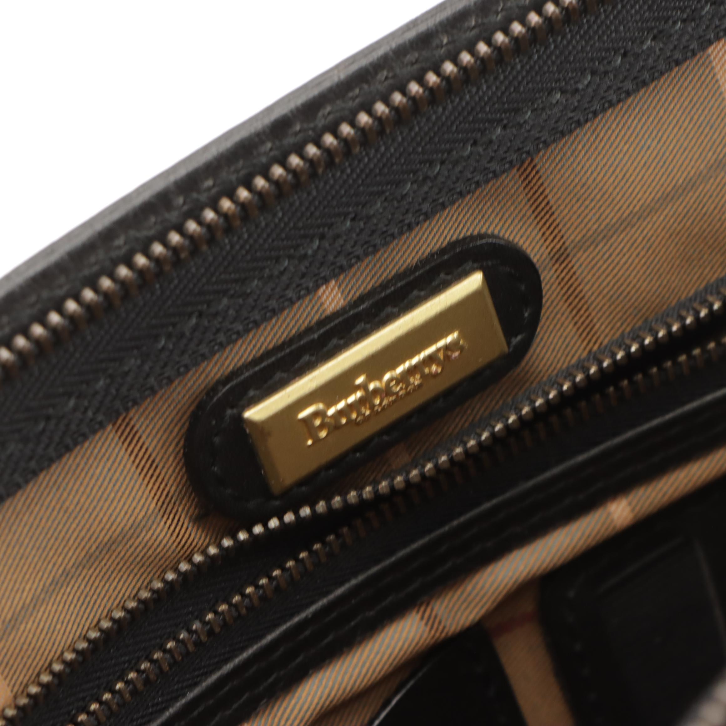 Burberrys Vintage Zippered Organizer Clutch in Black Grained Calfskin Leather