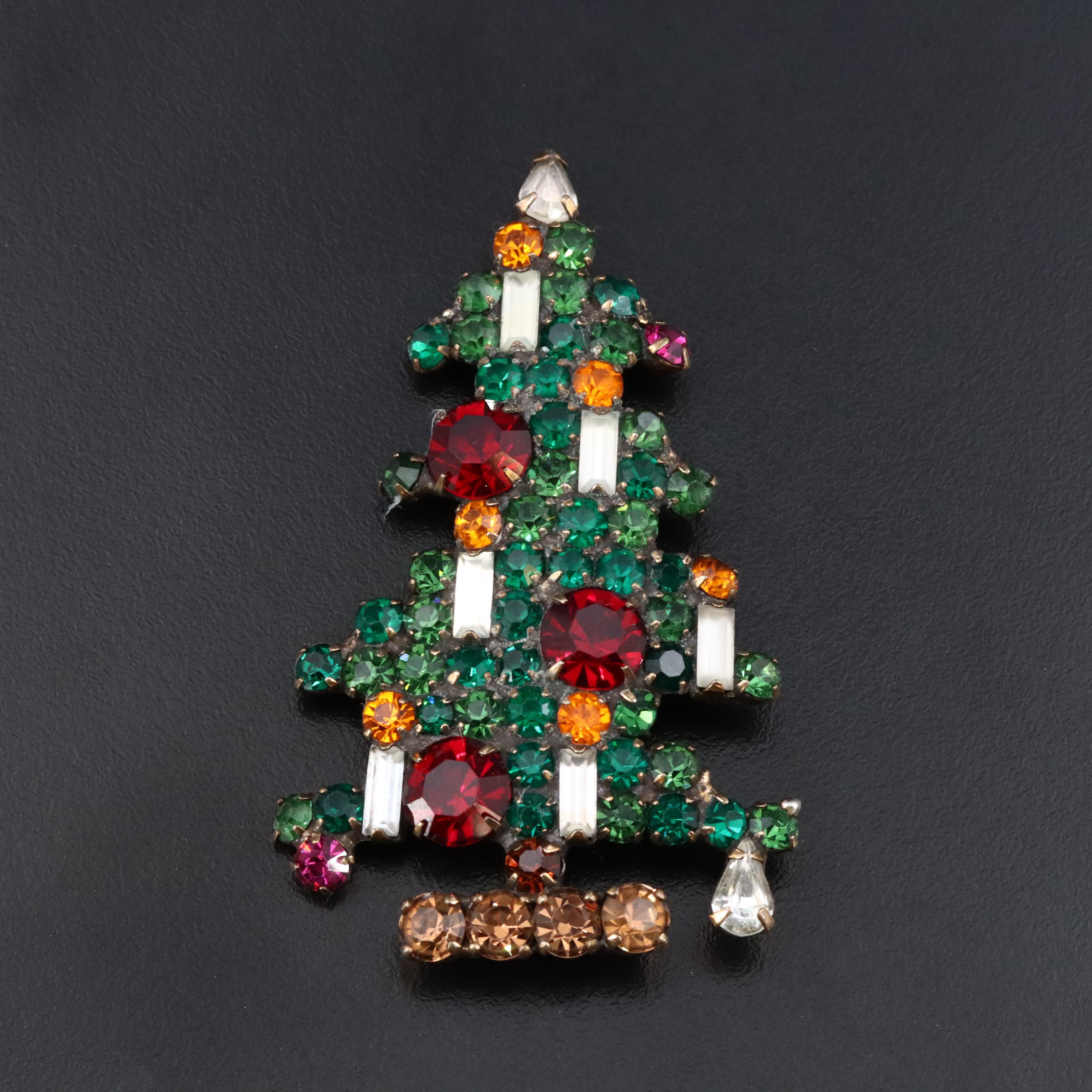 1950s Weiss Rhinestone Christmas Tree Brooch