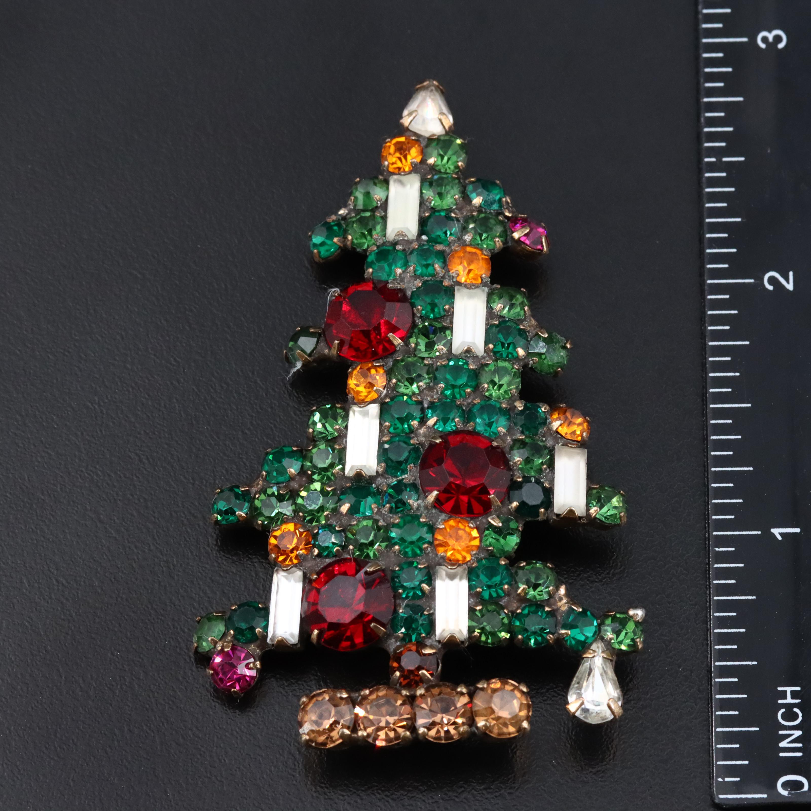 1950s Weiss Rhinestone Christmas Tree Brooch