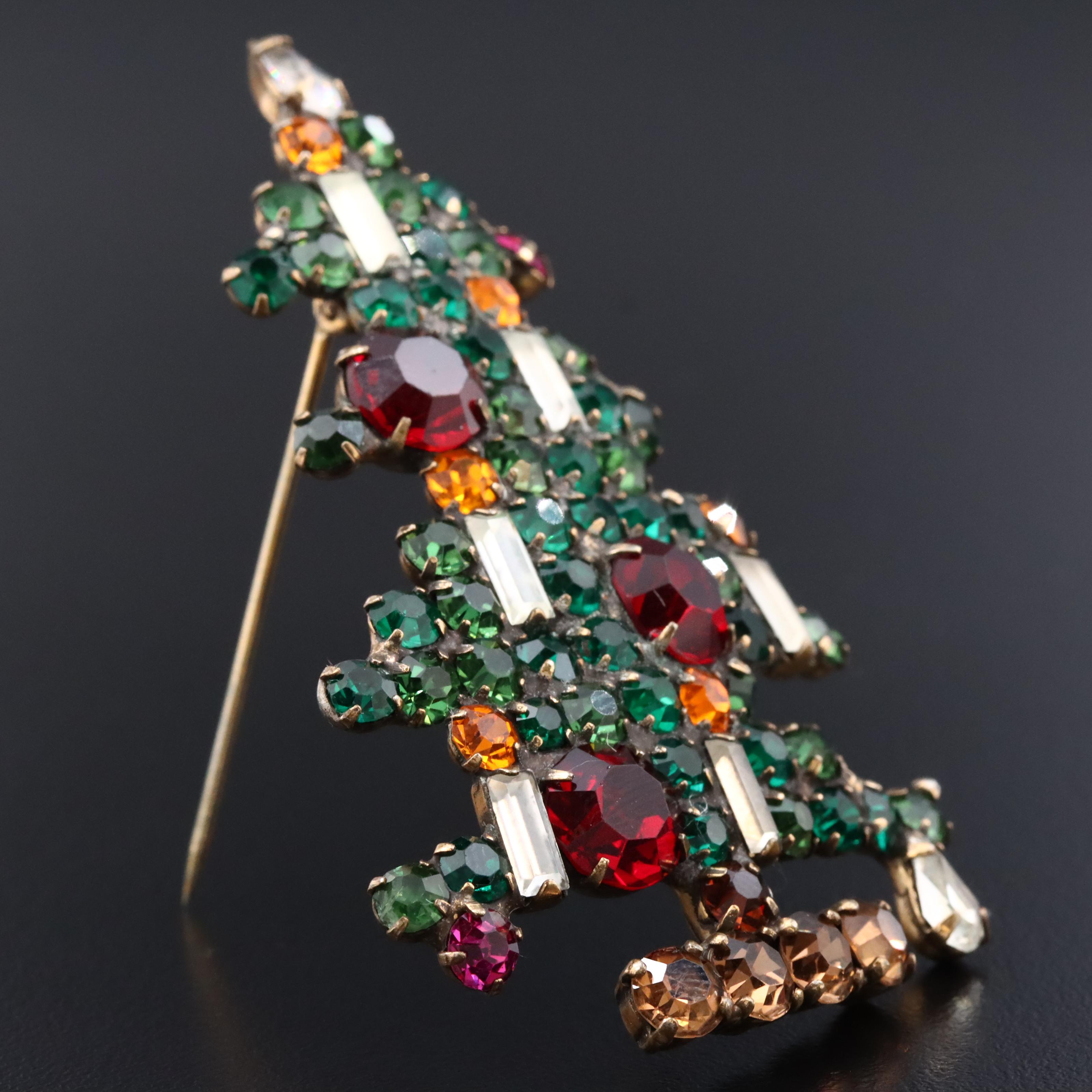 1950s Weiss Rhinestone Christmas Tree Brooch