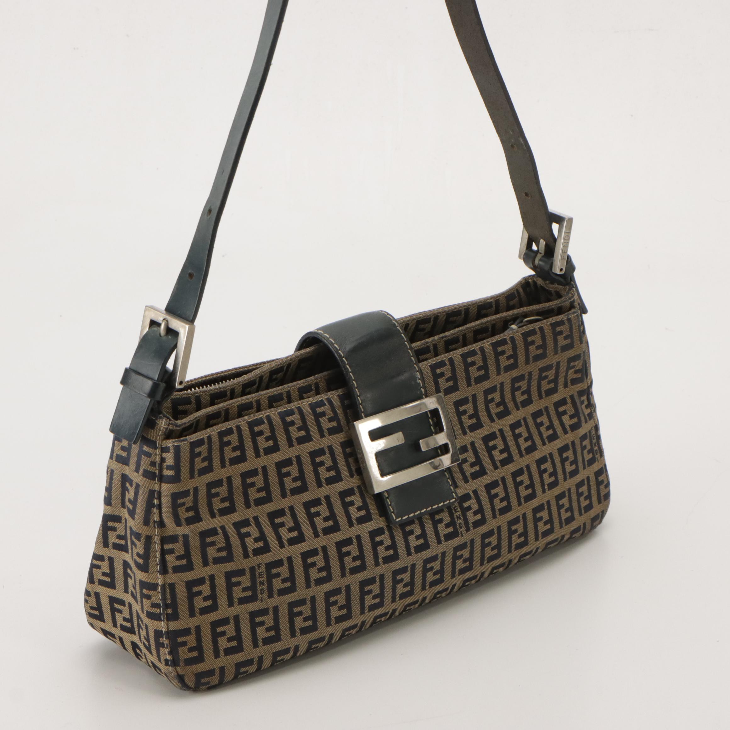 Fendi Baguette Shoulder Bag in Blue Leather and Beige Zucchino Canvas