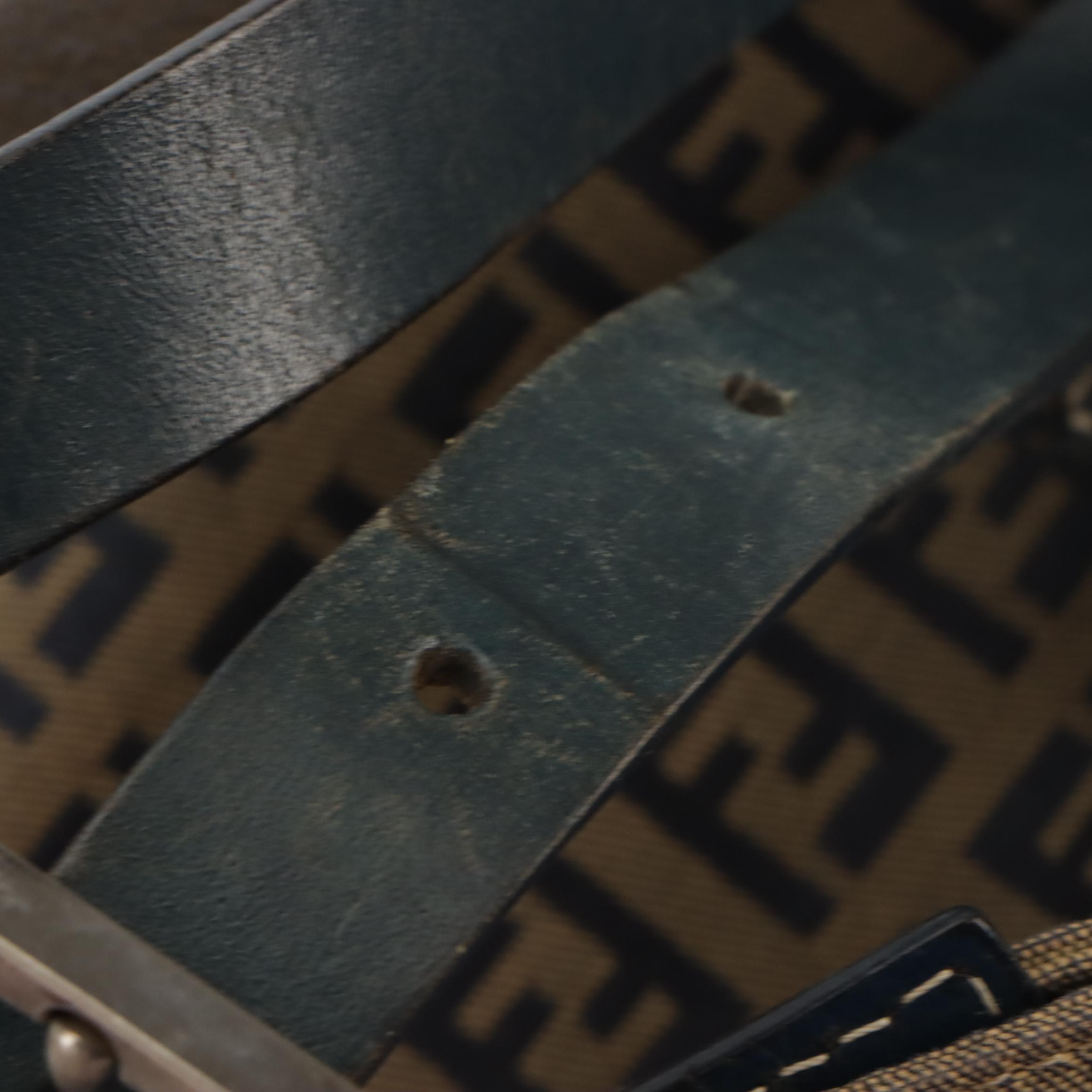 Fendi Baguette Shoulder Bag in Blue Leather and Beige Zucchino Canvas