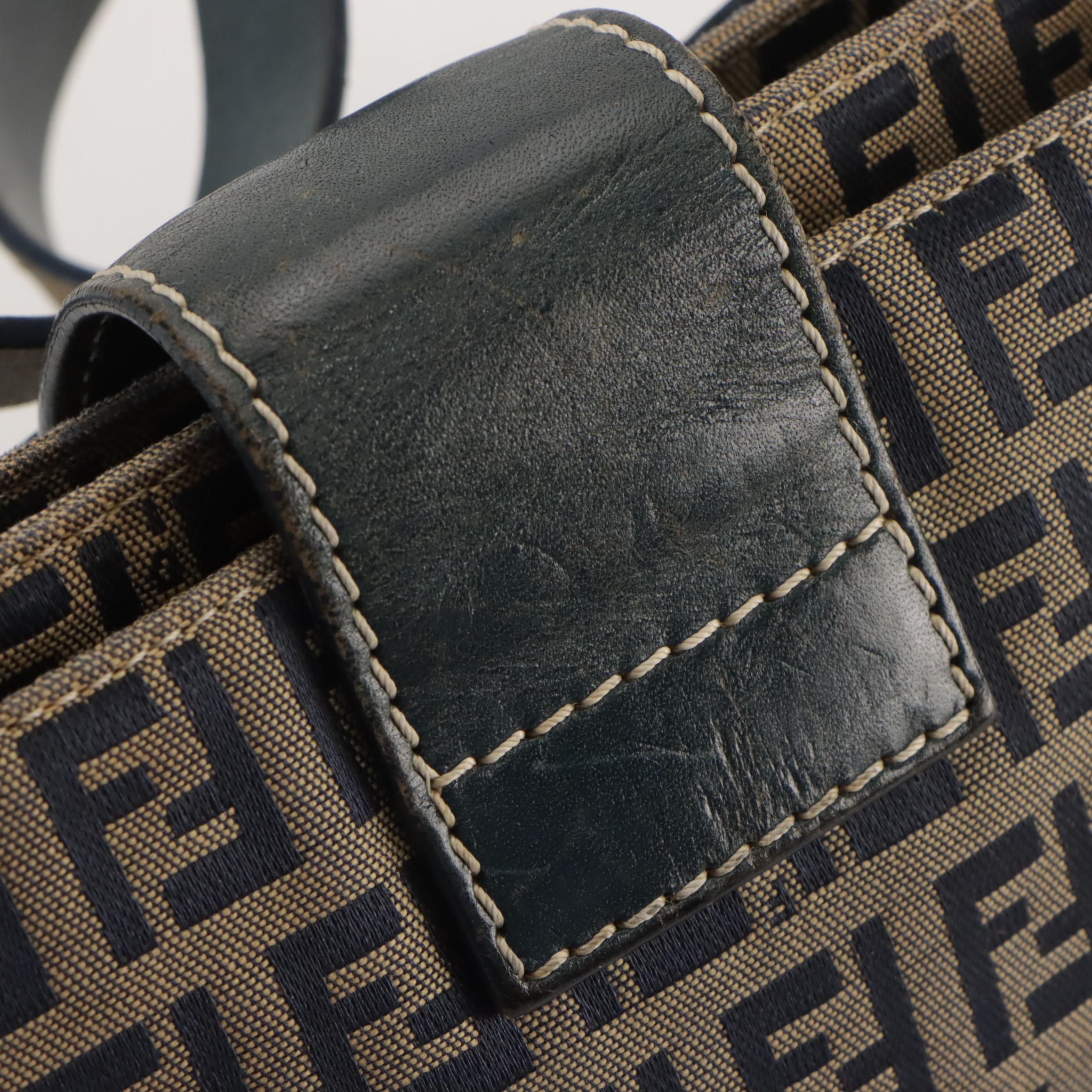 Fendi Baguette Shoulder Bag in Blue Leather and Beige Zucchino Canvas