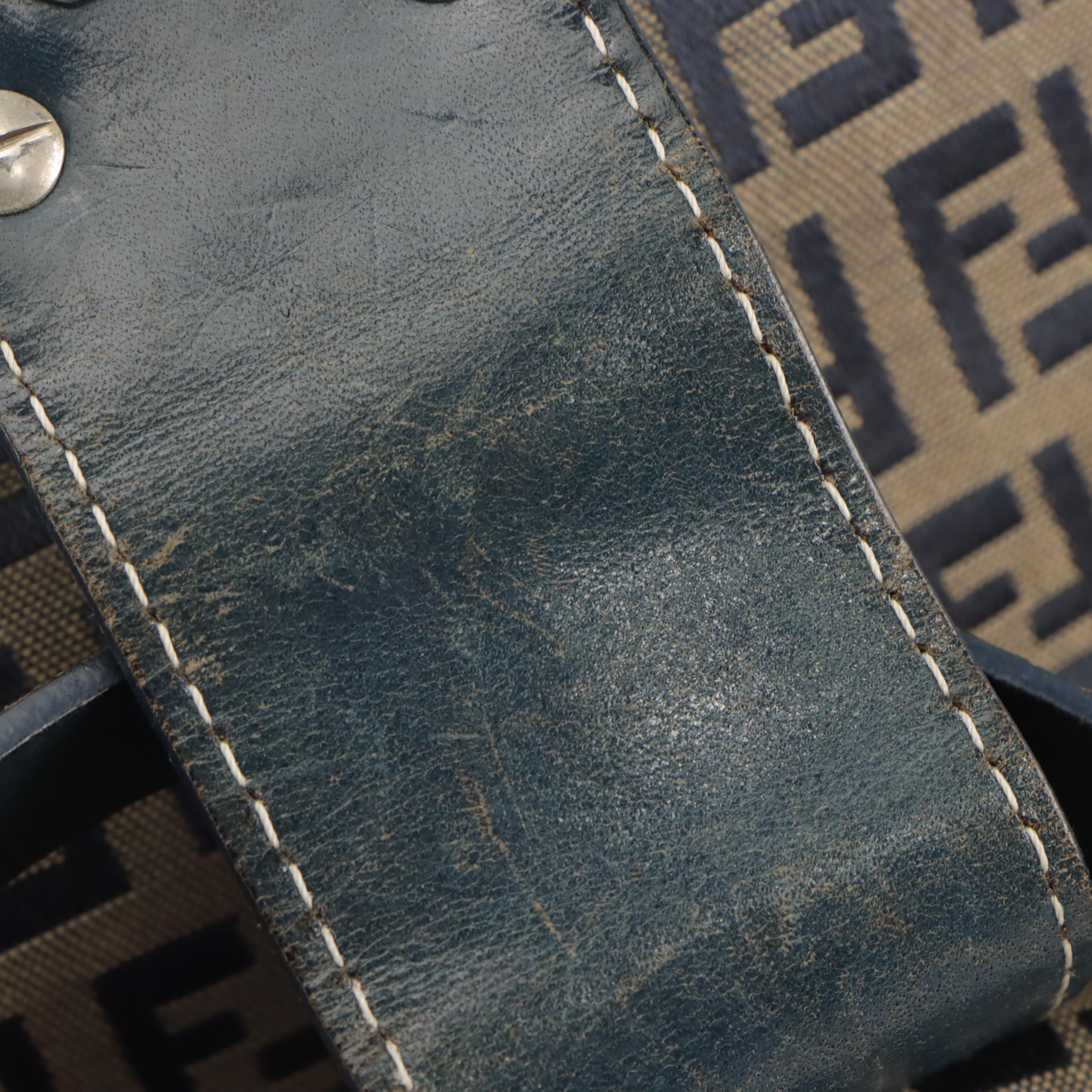 Fendi Baguette Shoulder Bag in Blue Leather and Beige Zucchino Canvas