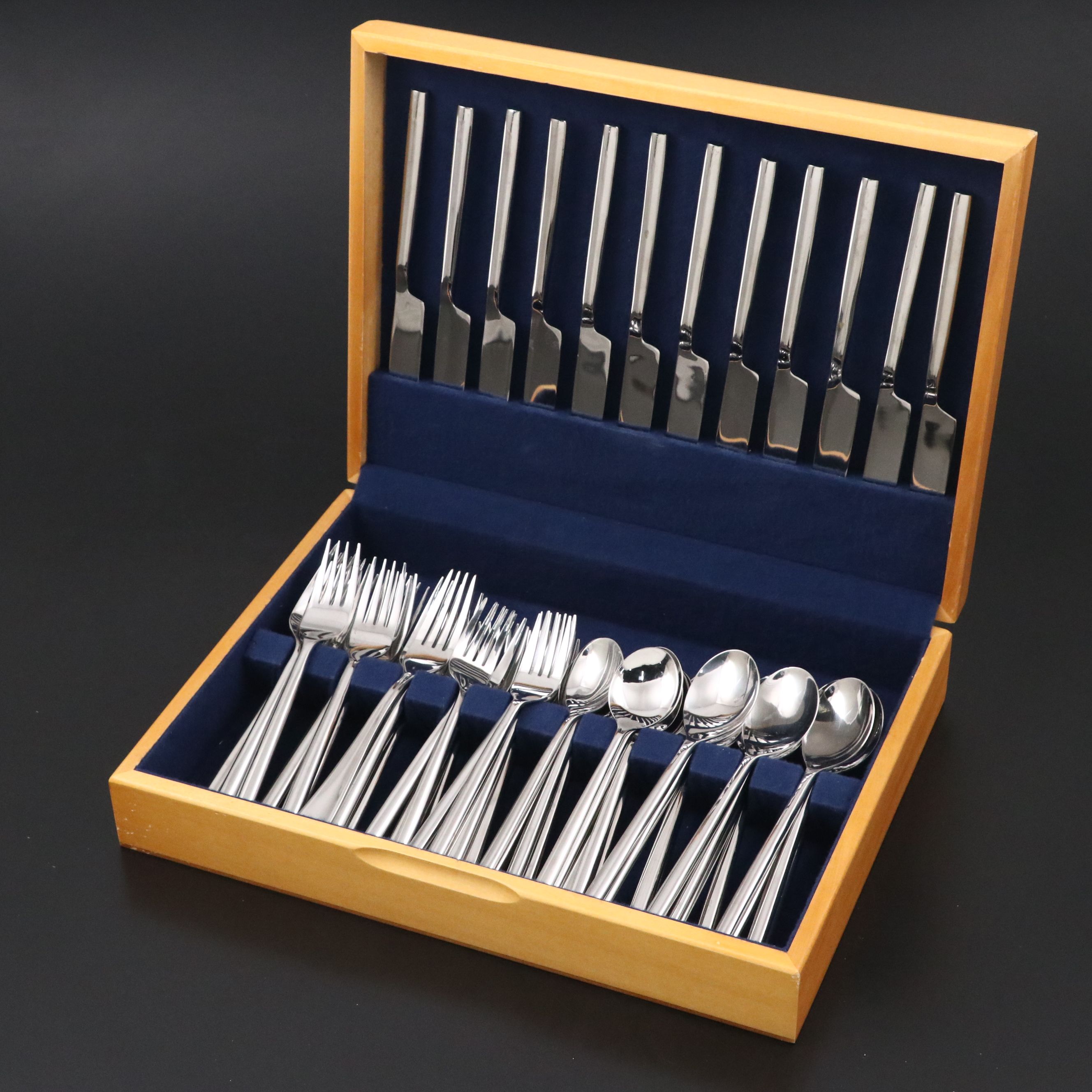 Cambridge "Applaud" Stainless Steel Flatware with Storage Chest