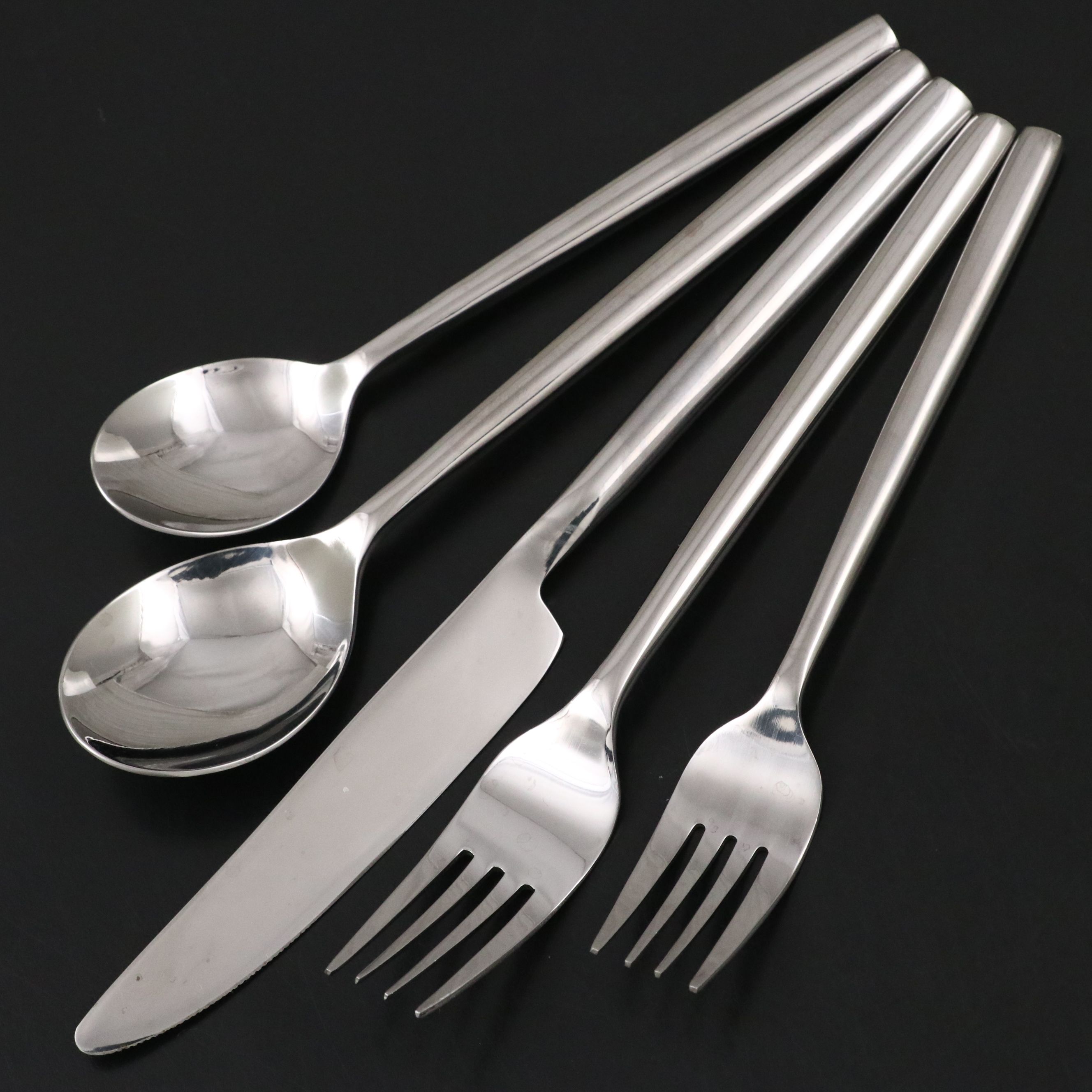 Cambridge "Applaud" Stainless Steel Flatware with Storage Chest