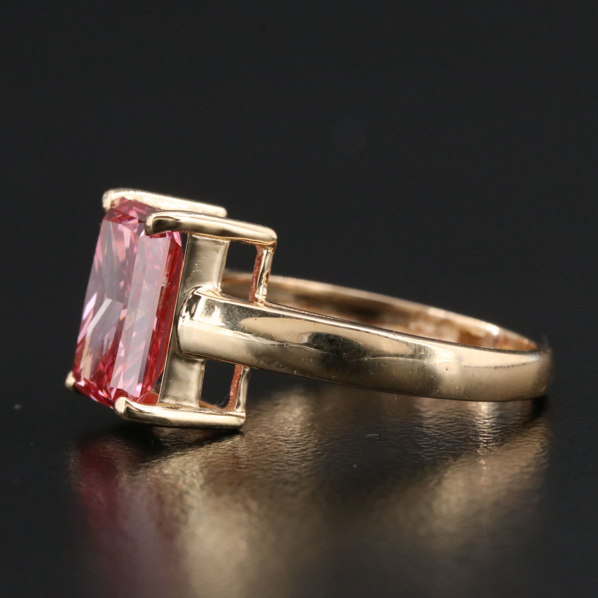 18K 3.11 CT Lab Grown Fancy Pink Diamond Solitaire Ring