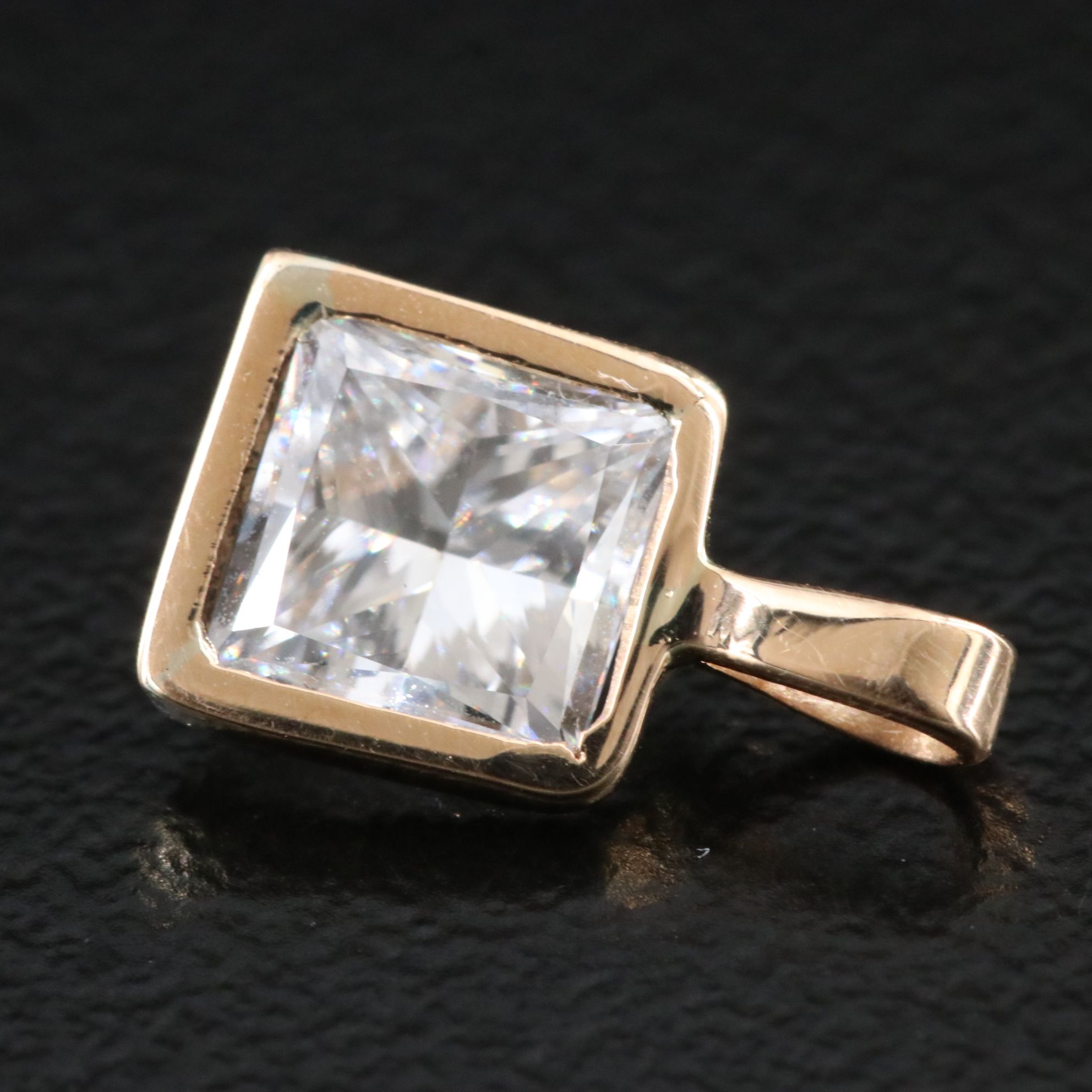 18K 0.91 CT Lab Grown Diamond Bezel Solitaire Pendant