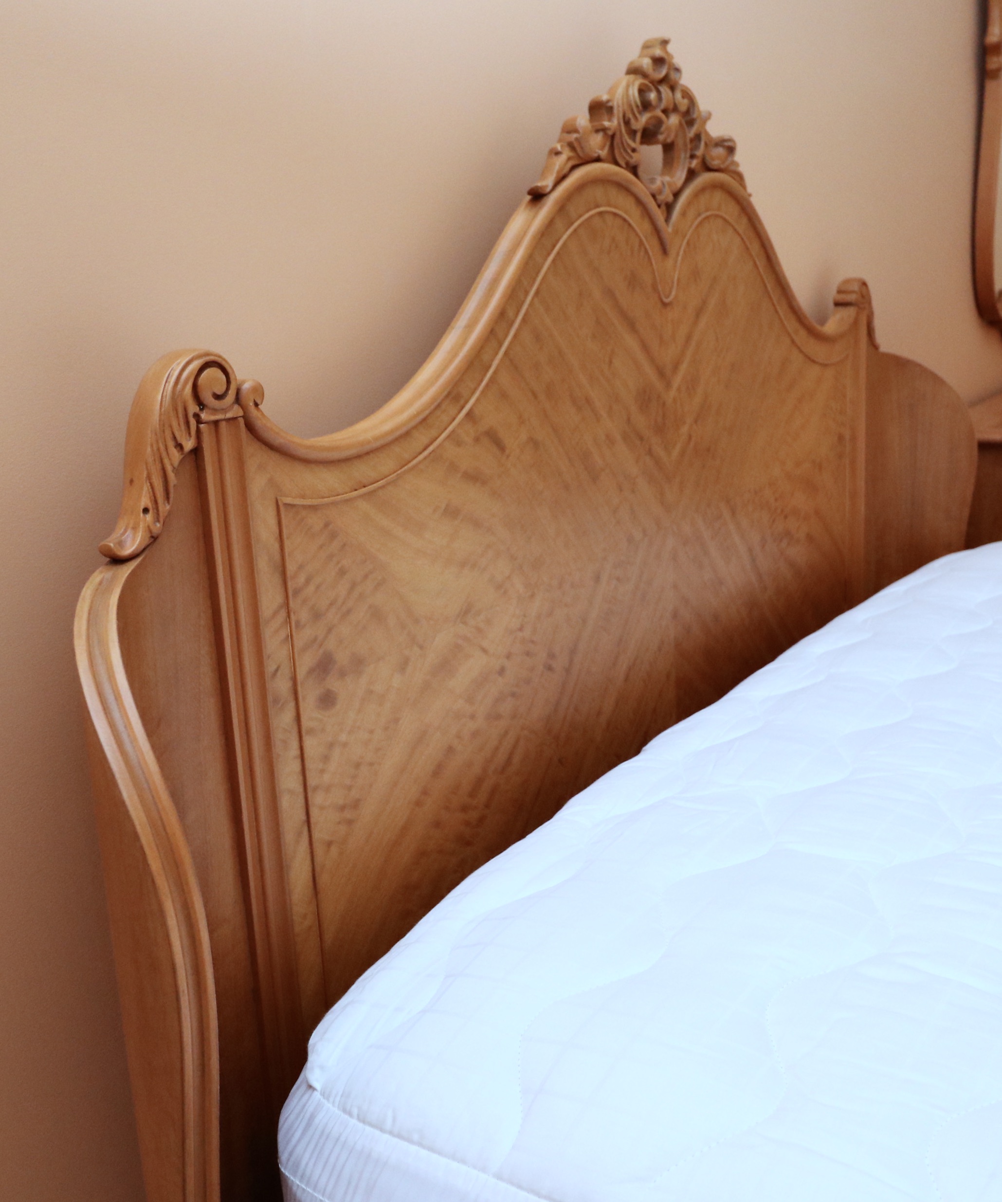 Louis XV Style Carved Bookmatched Walnut Full Bed, Early 20th Century