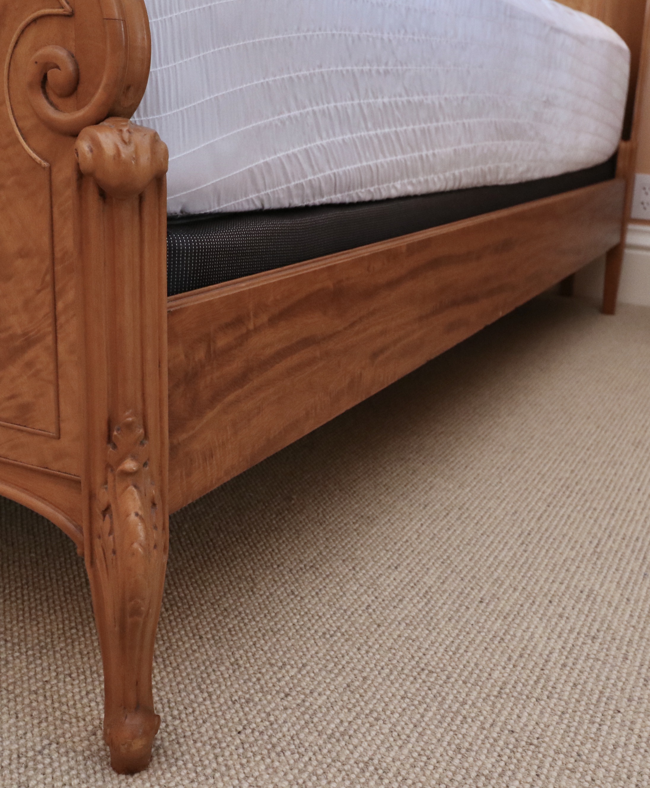 Louis XV Style Carved Bookmatched Walnut Full Bed, Early 20th Century