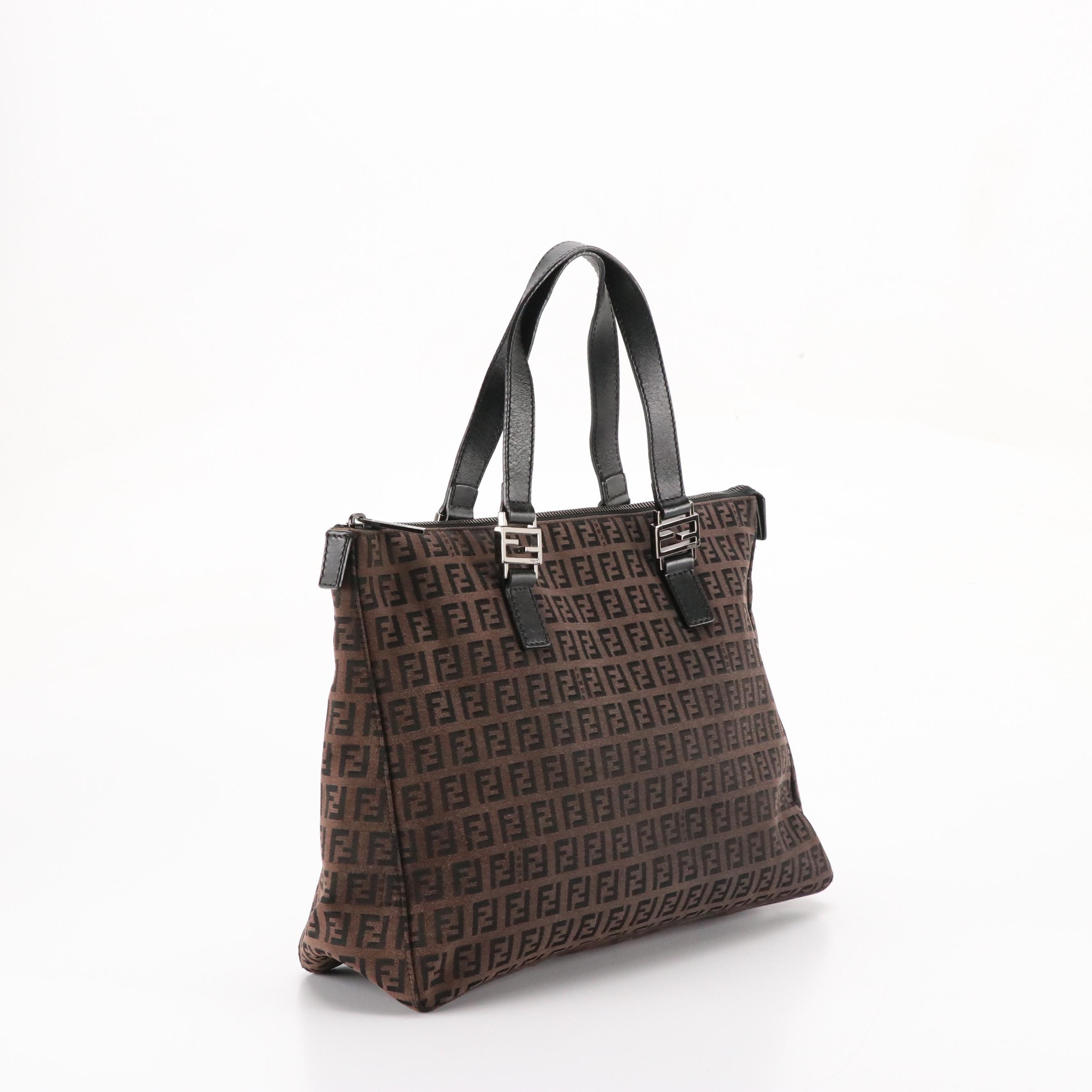 Fendi Shoulder Bag in Brown Zucca Canvas and Black Leather