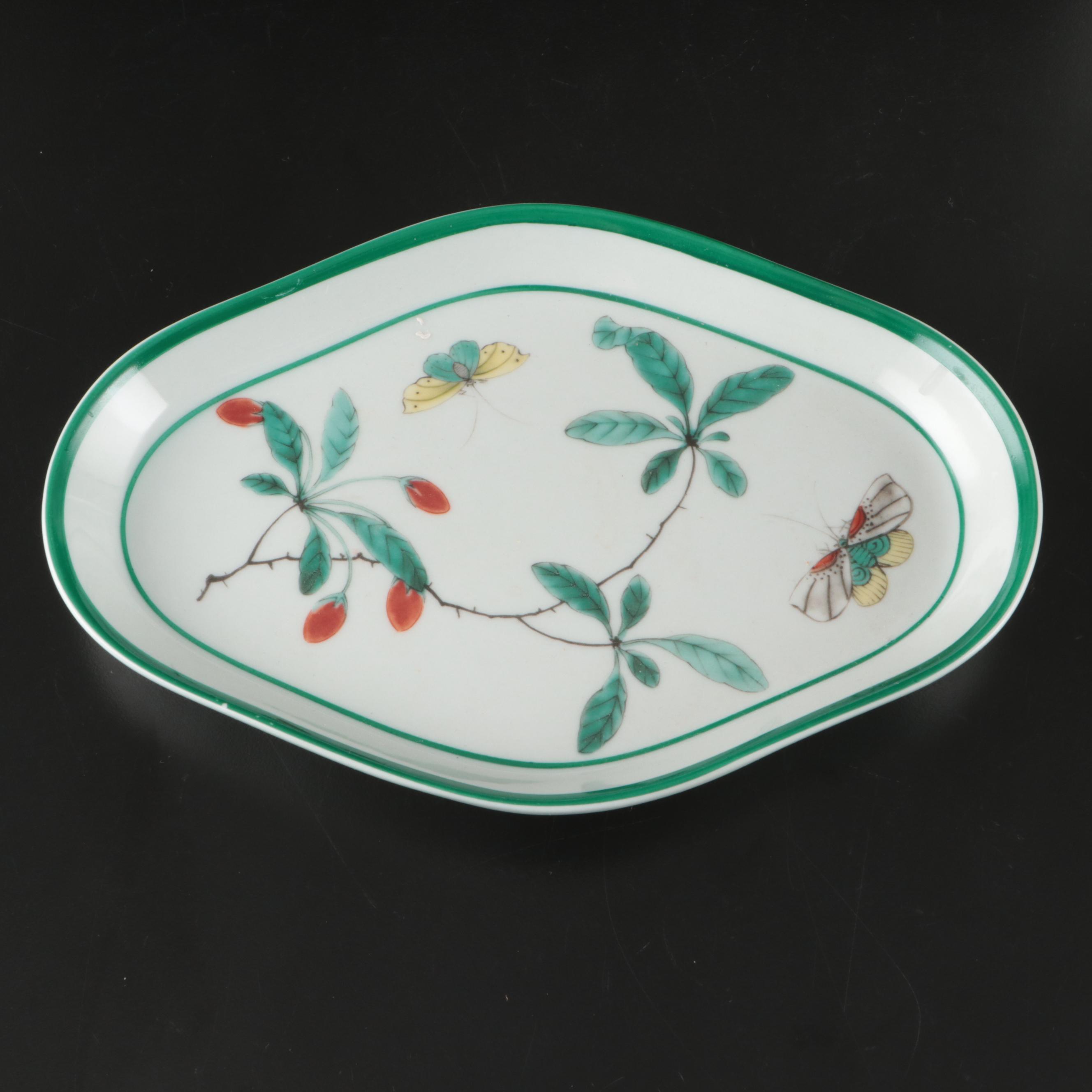 Mottahedeh "Famille Verte" Porcelain Coffee Pot and Tray