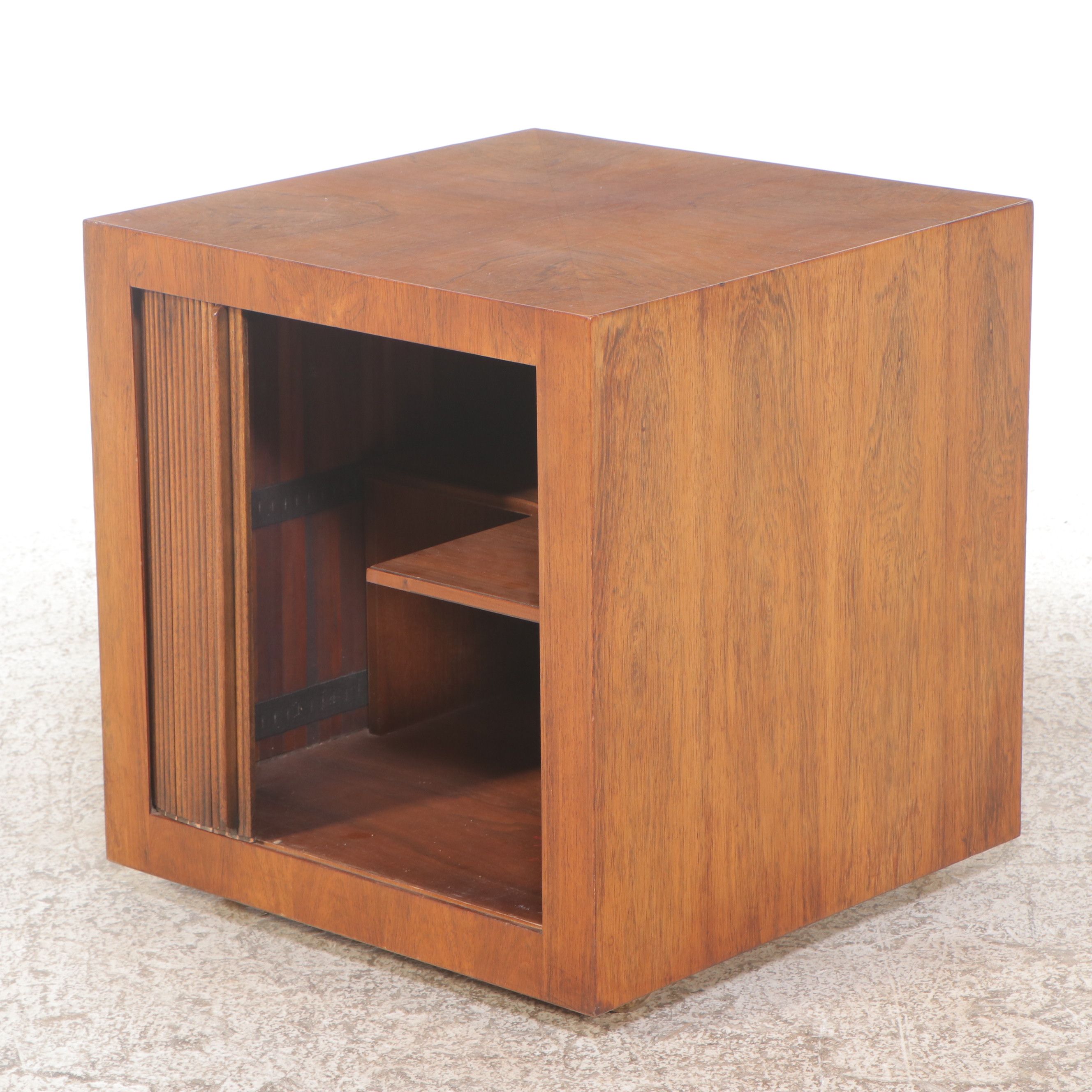 Henredon Mid Century Modern Rosewood Bar Cabinet on Casters