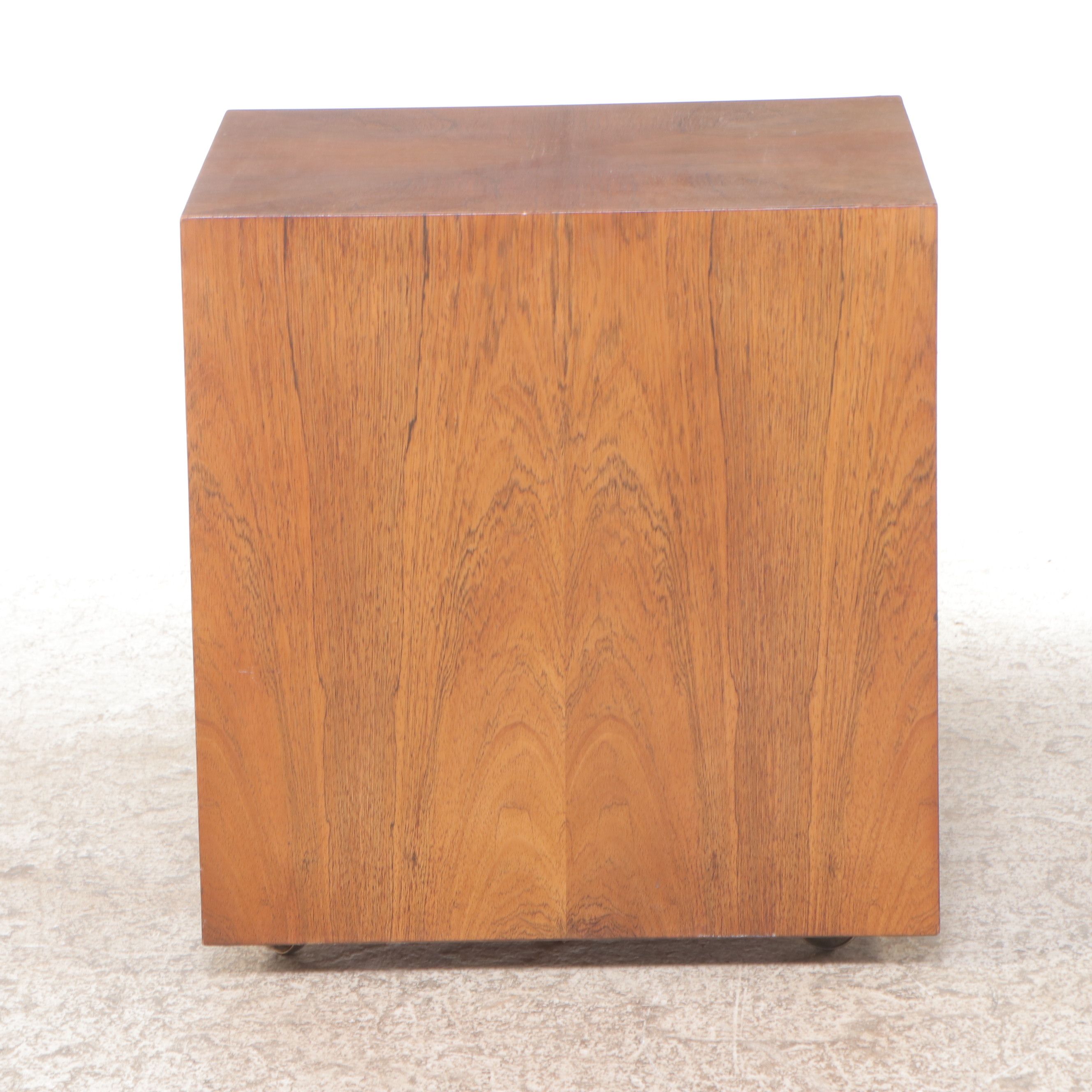 Henredon Mid Century Modern Rosewood Bar Cabinet on Casters