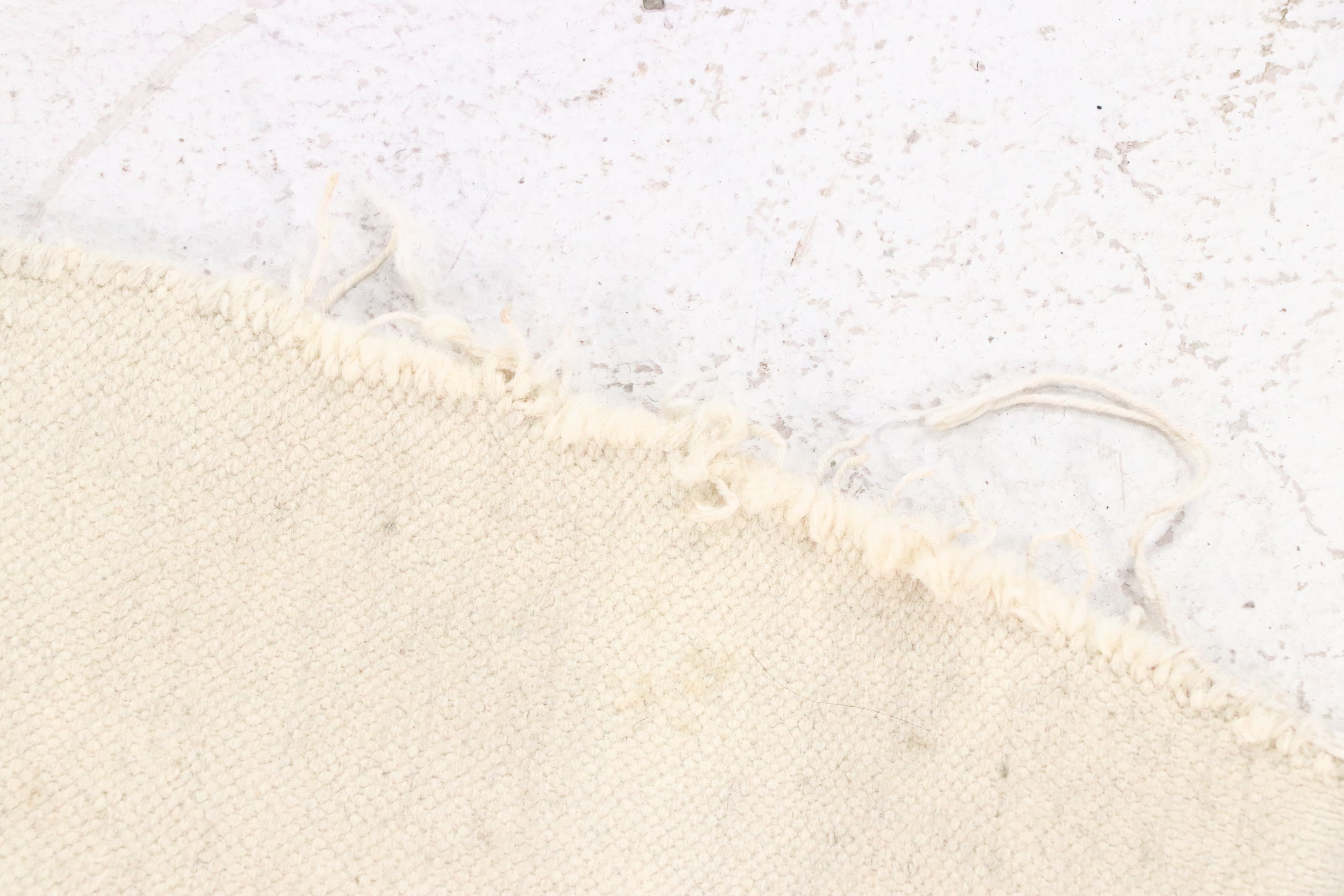 7'6 Round Handwoven Indian Dhurrie Area Rug