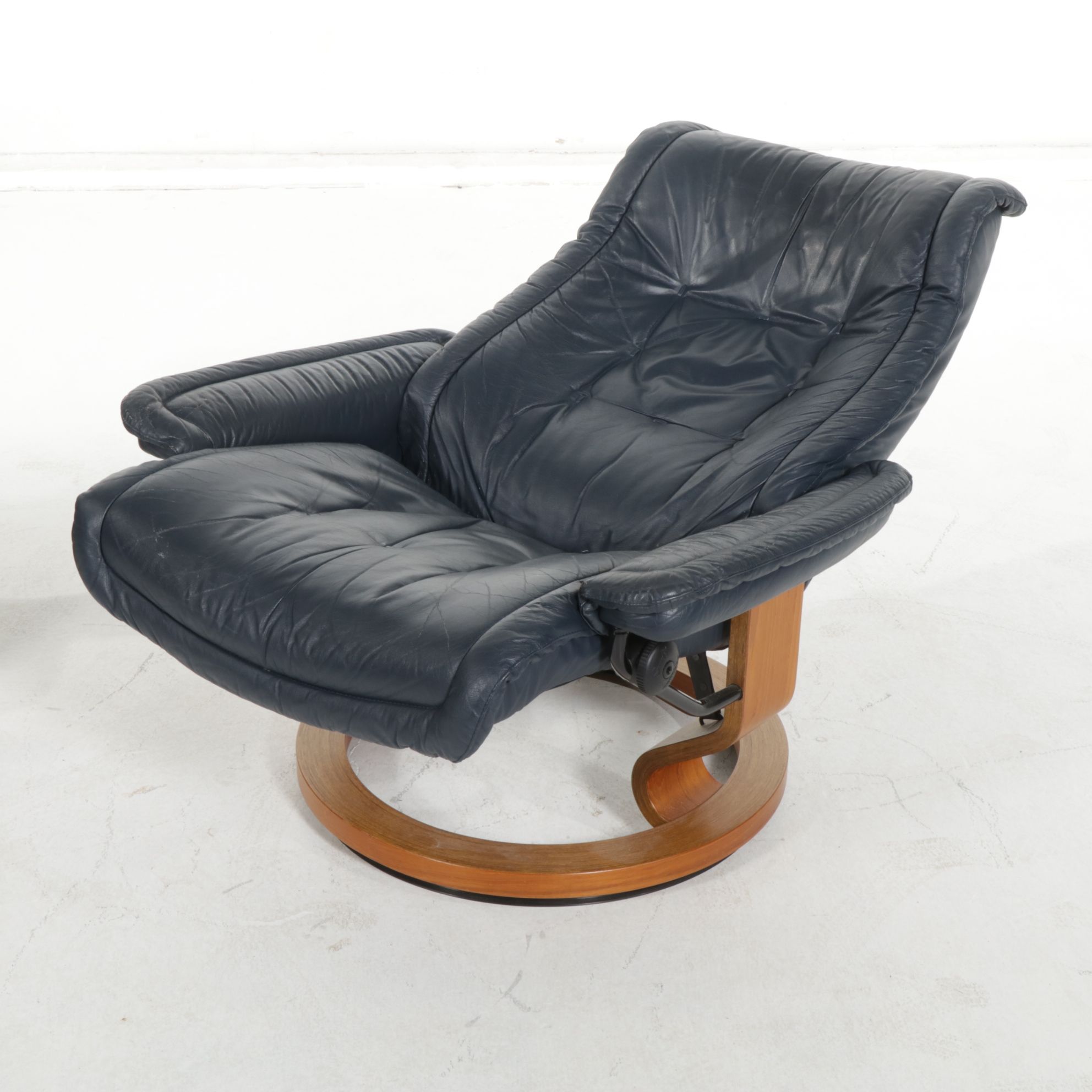 Ekornes Scandinavian Modern Formed Wood Leather Lounge Chair