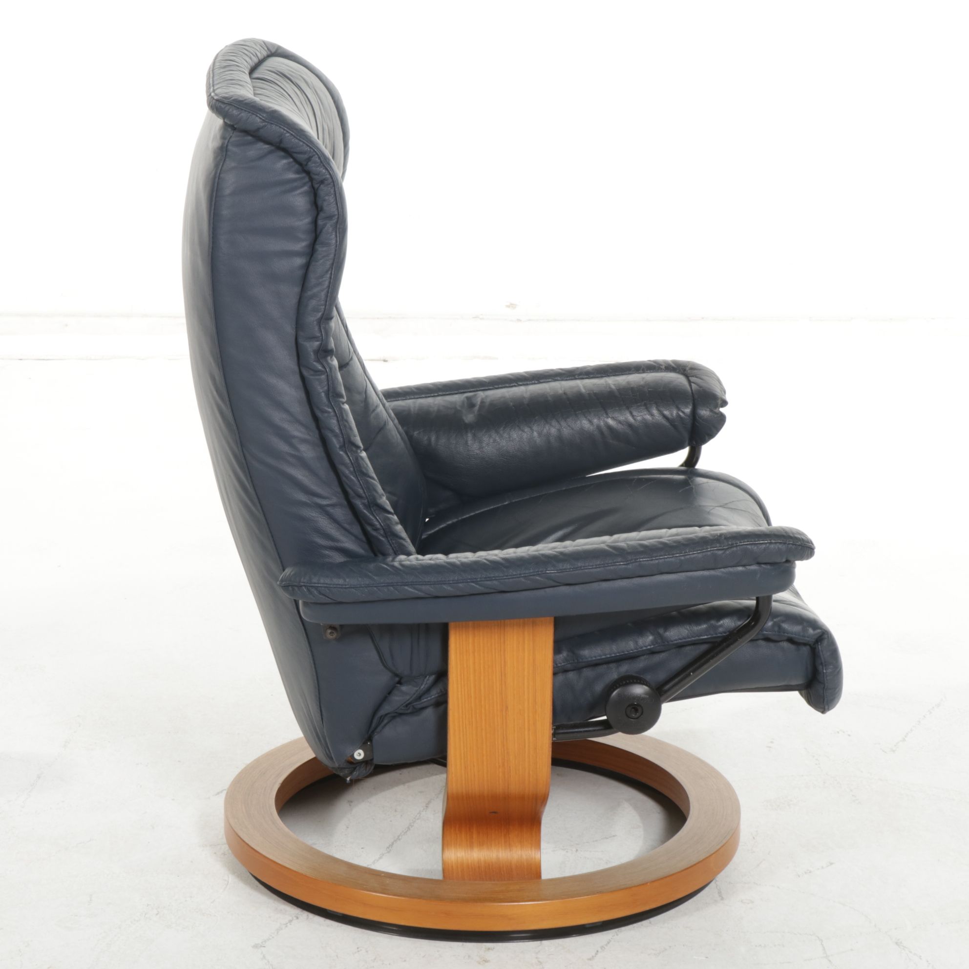 Ekornes Scandinavian Modern Formed Wood Leather Lounge Chair